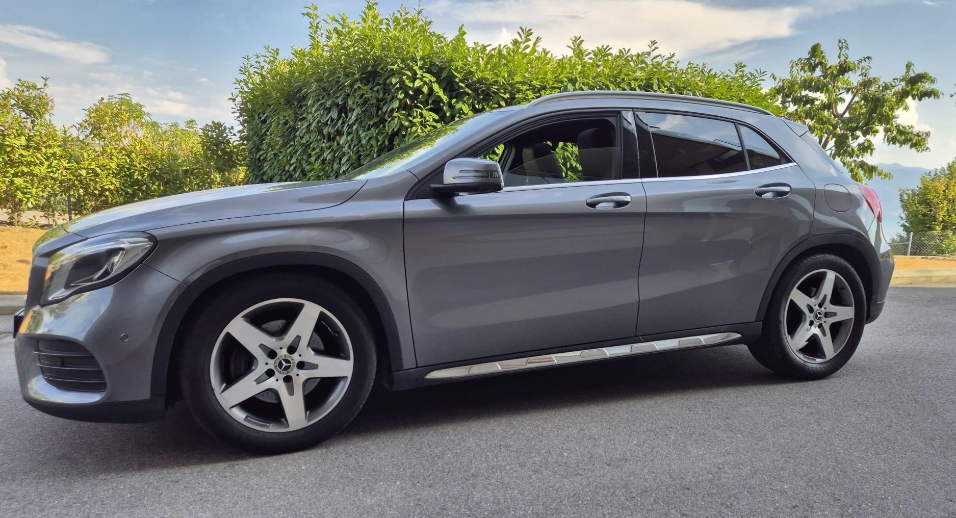 MERCEDES-BENZ GLA 250 AMG Line 4Matic-image-2