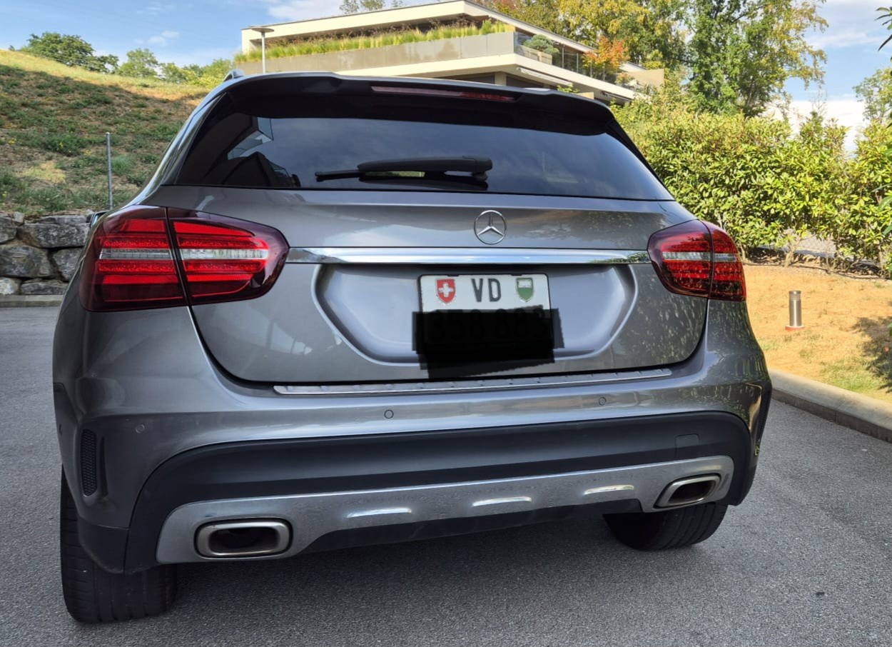MERCEDES-BENZ GLA 250 AMG Line 4Matic-image-5