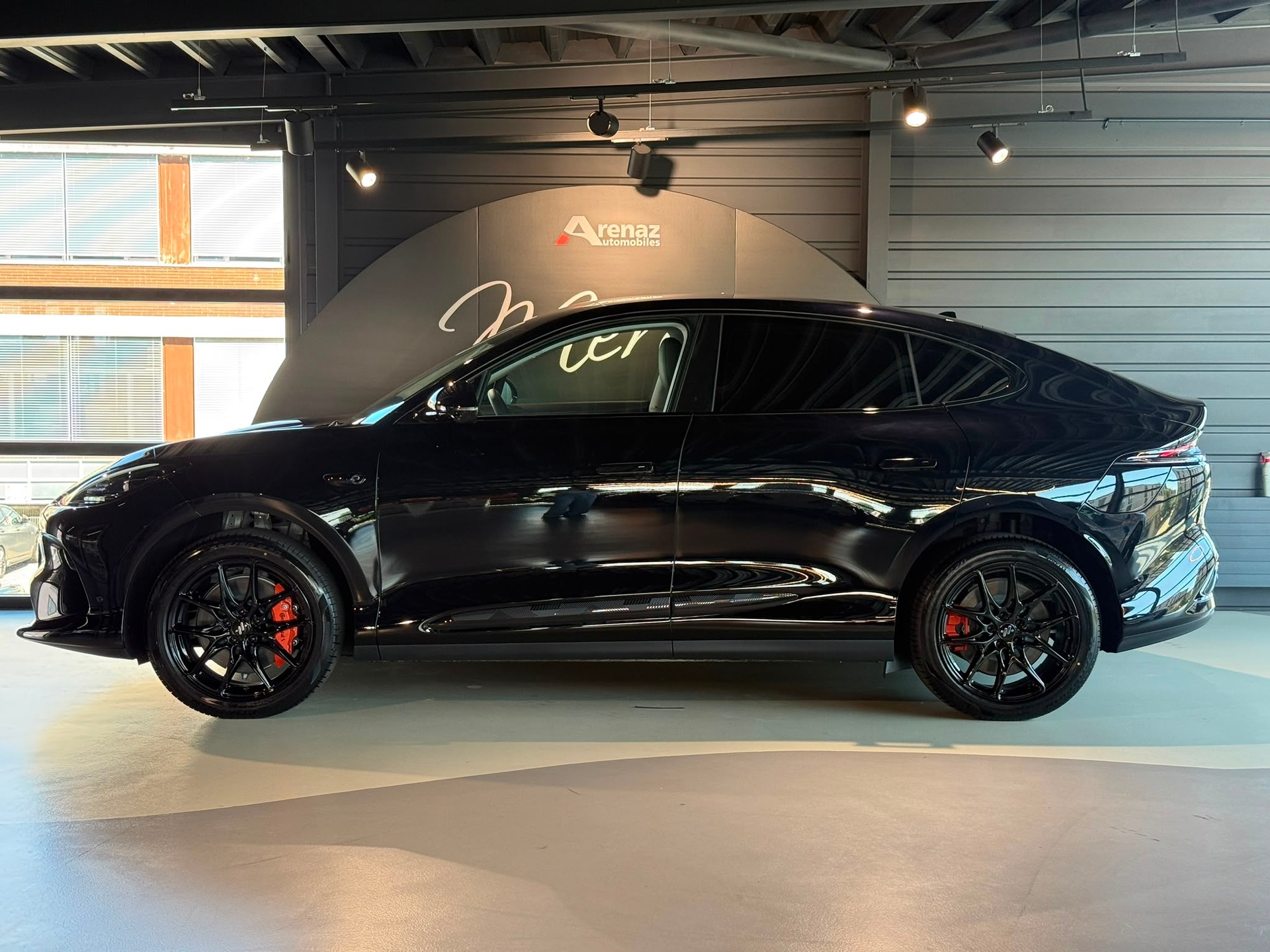 MG IM6 EV 100kWh Performance 20 AWD-showroom-element-3