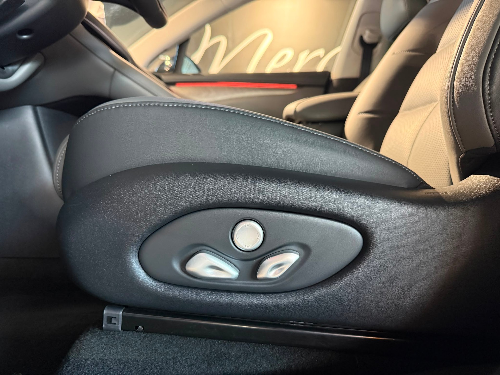 MG IM6 EV 100kWh Performance 20 AWD-image-7