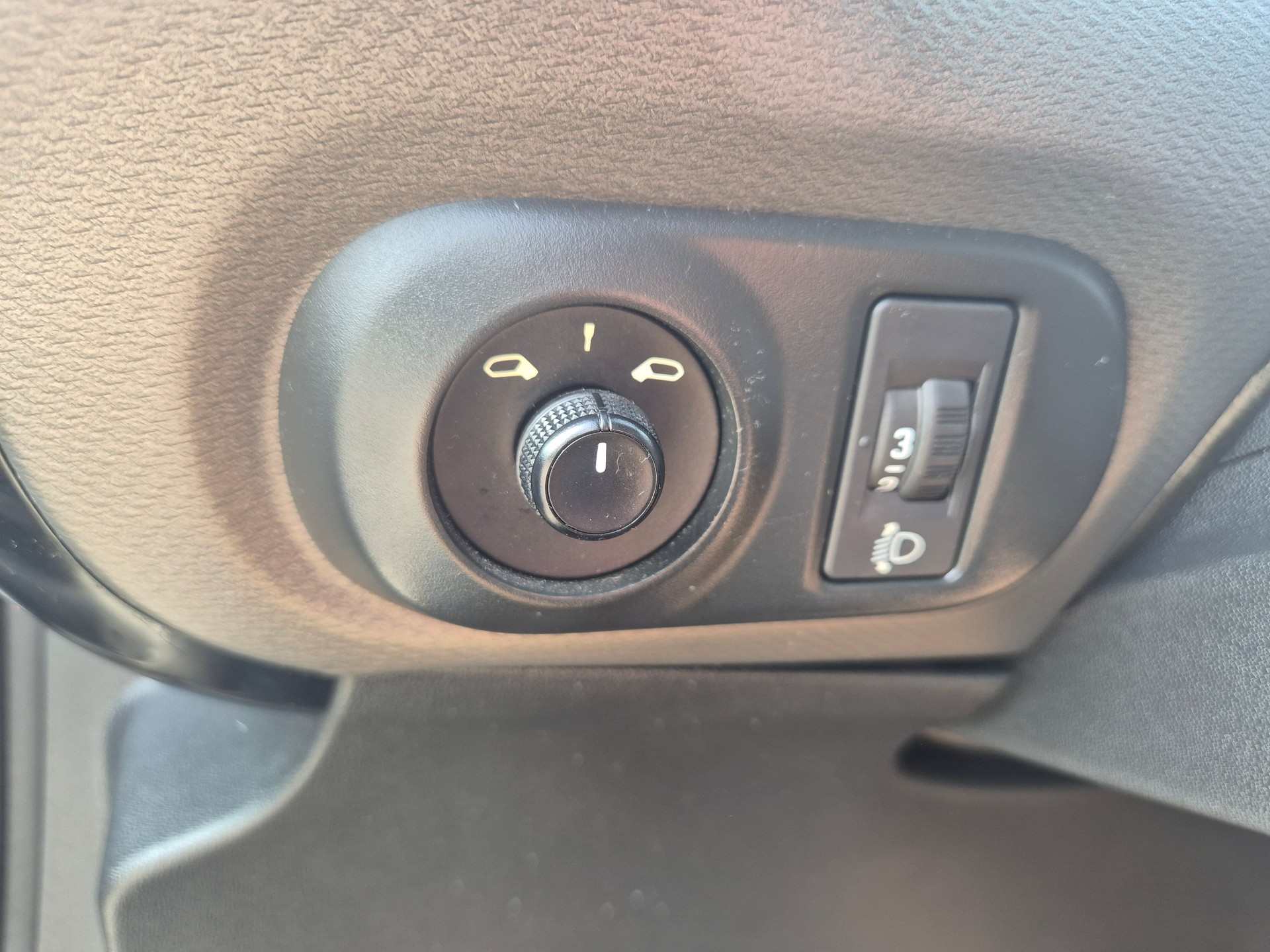 CITROEN C4 Cactus 1.2 VTi Feel Edition-image-14