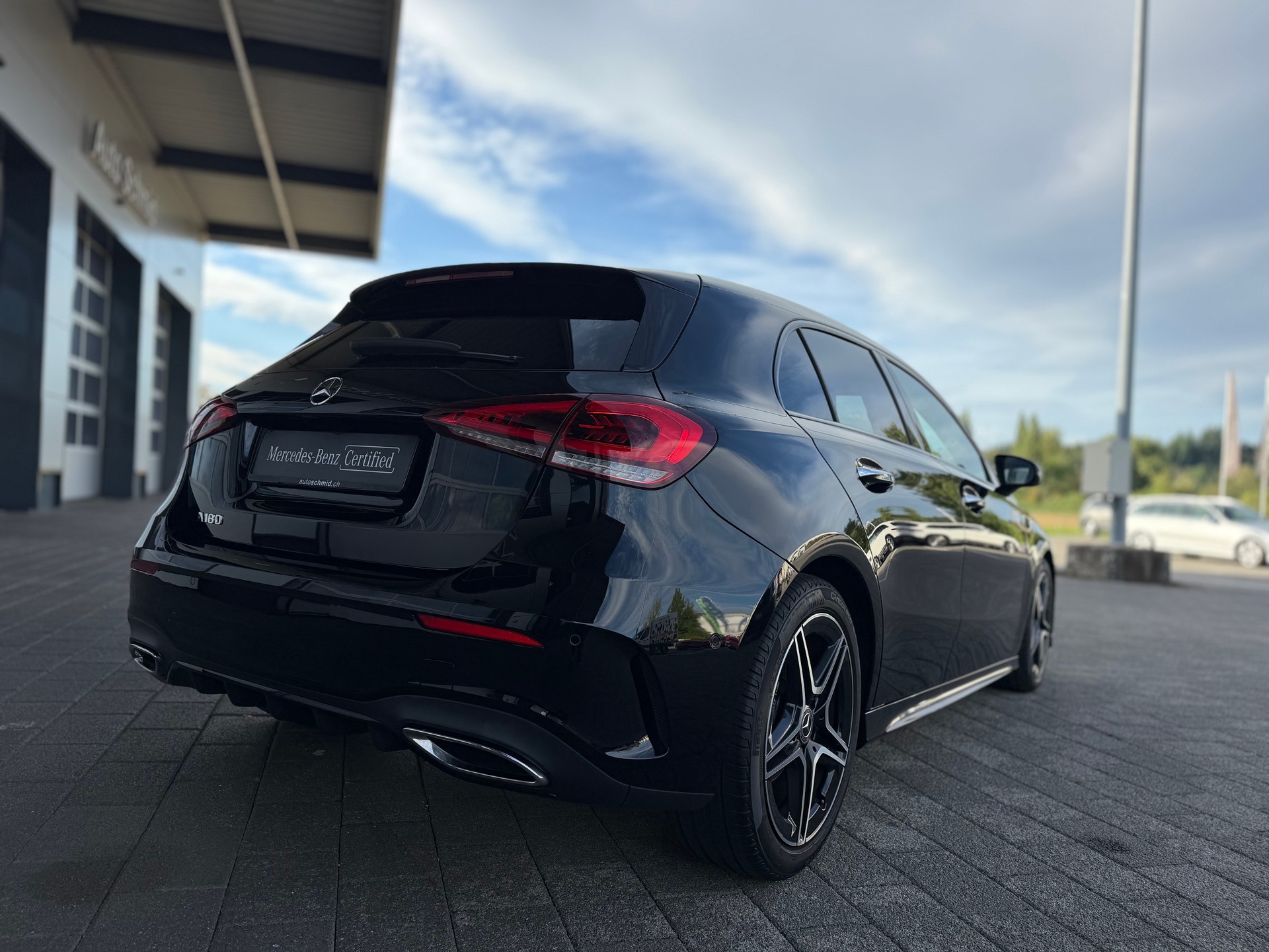 MERCEDES-BENZ A 180 AMG Line Night Star 7G-DCT-showroom-element-1