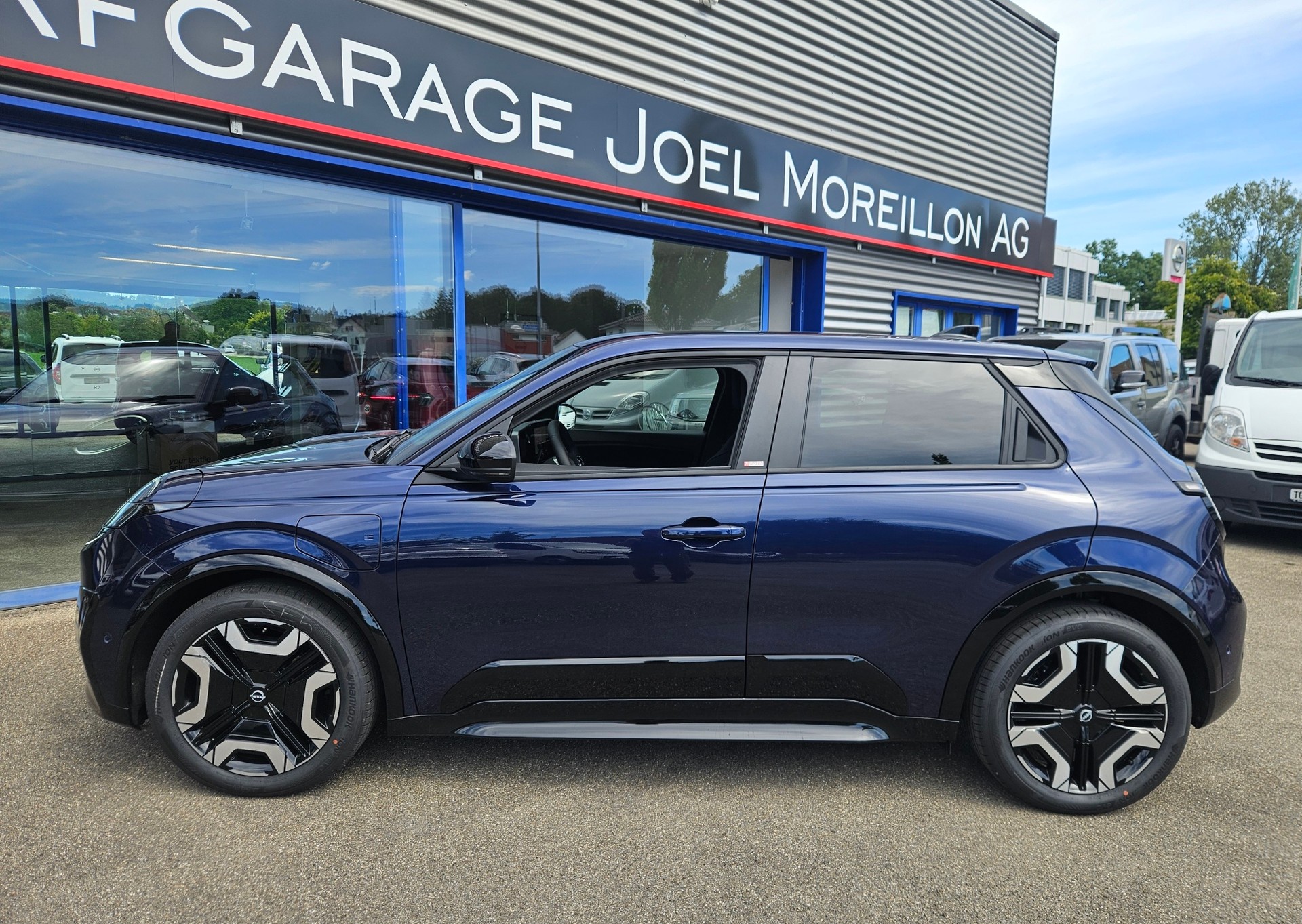 NISSAN Micra 52kWh Advance-showroom-element-2
