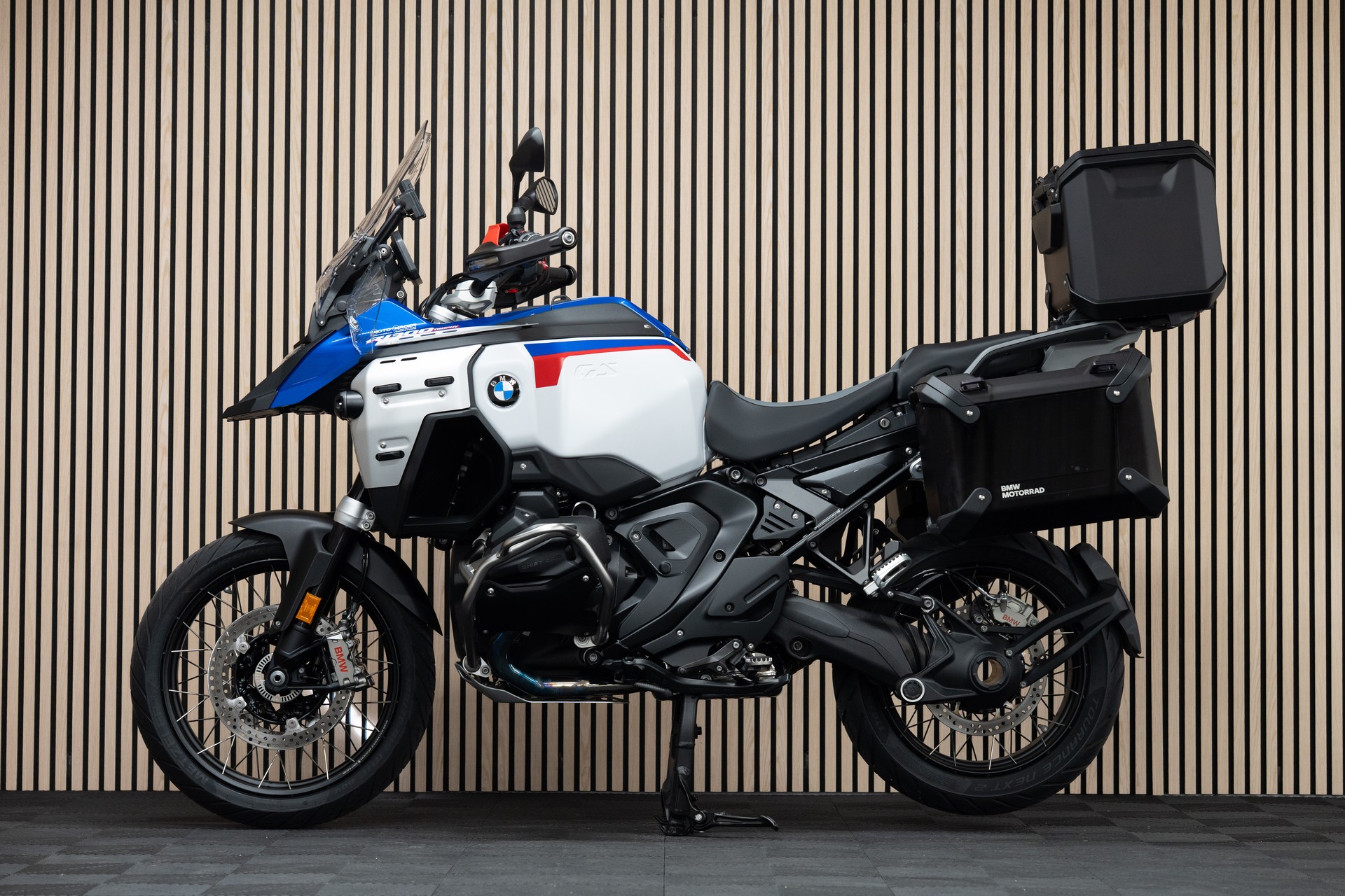 BMW R 1300 GS Adventure mit SC Project Endschalldämpfer-image-1