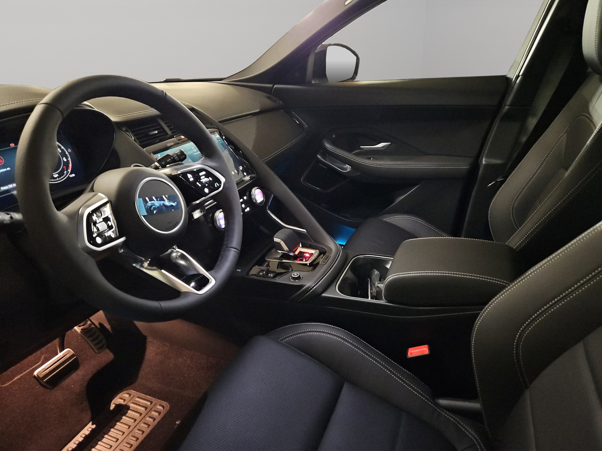 JAGUAR E-Pace 1.5 T 270e R-Dynamic SE AWD-image-6