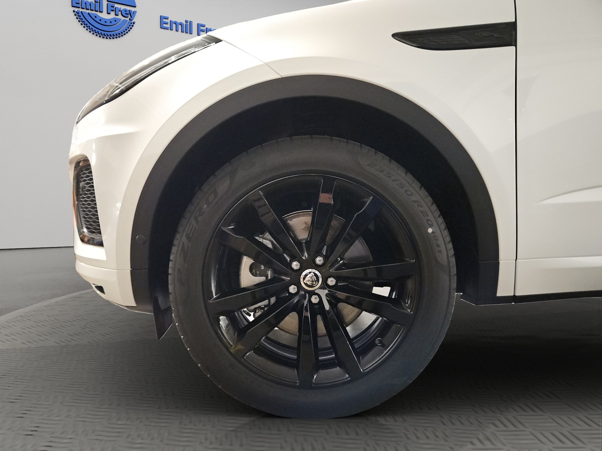 JAGUAR E-Pace 1.5 T 270e R-Dynamic SE AWD-image-11