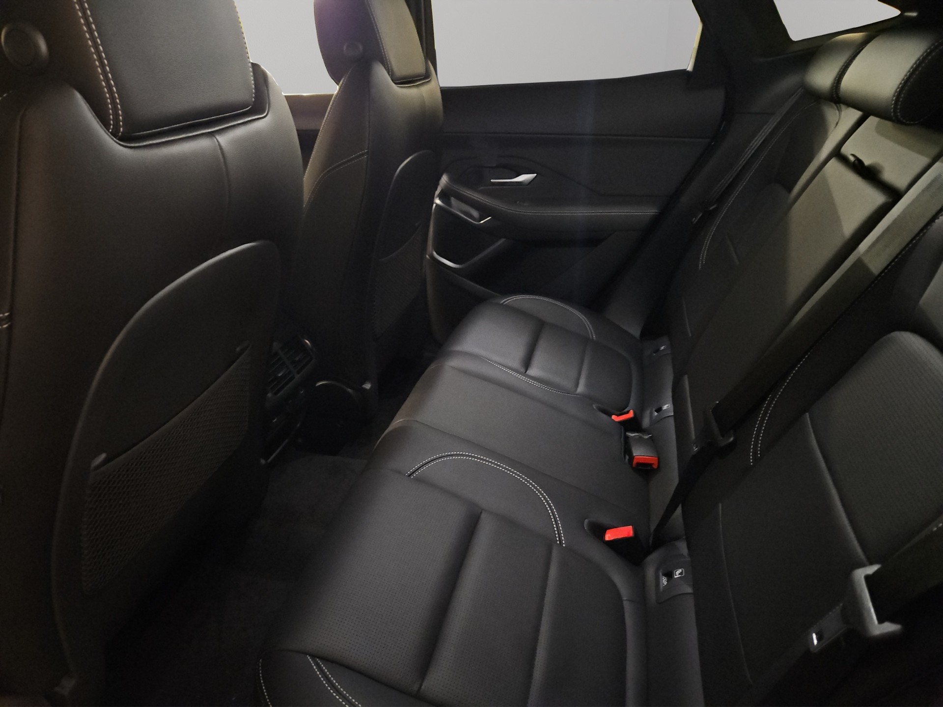 JAGUAR E-Pace 1.5 T 270e R-Dynamic SE AWD-image-8