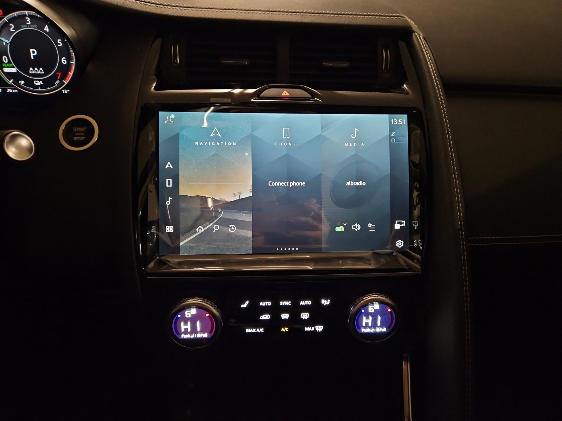 JAGUAR E-Pace 1.5 T 270e R-Dynamic SE AWD-image-9