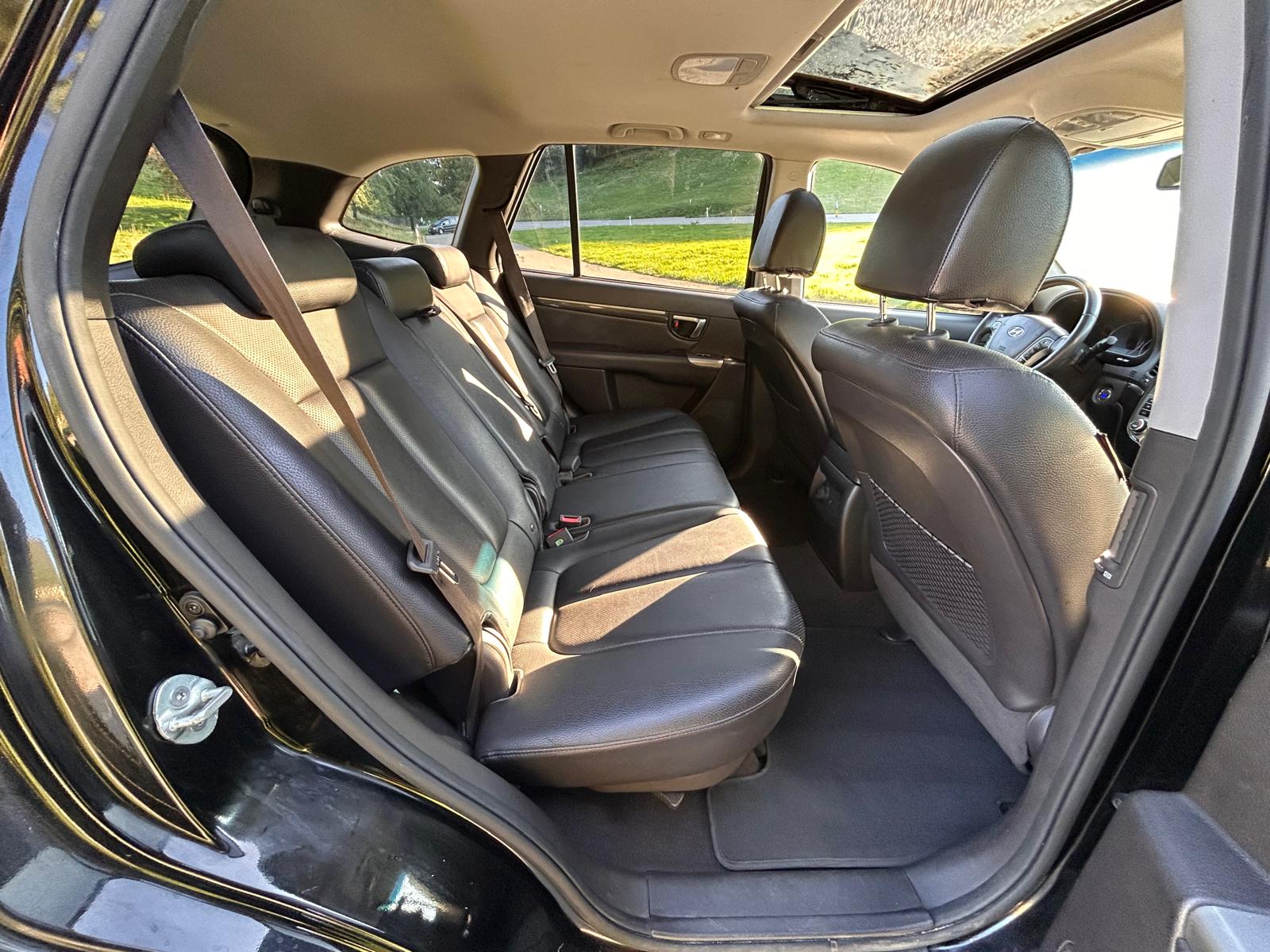 HYUNDAI Santa Fe 2.2 CRDI Style 4WD Automatic-image-10