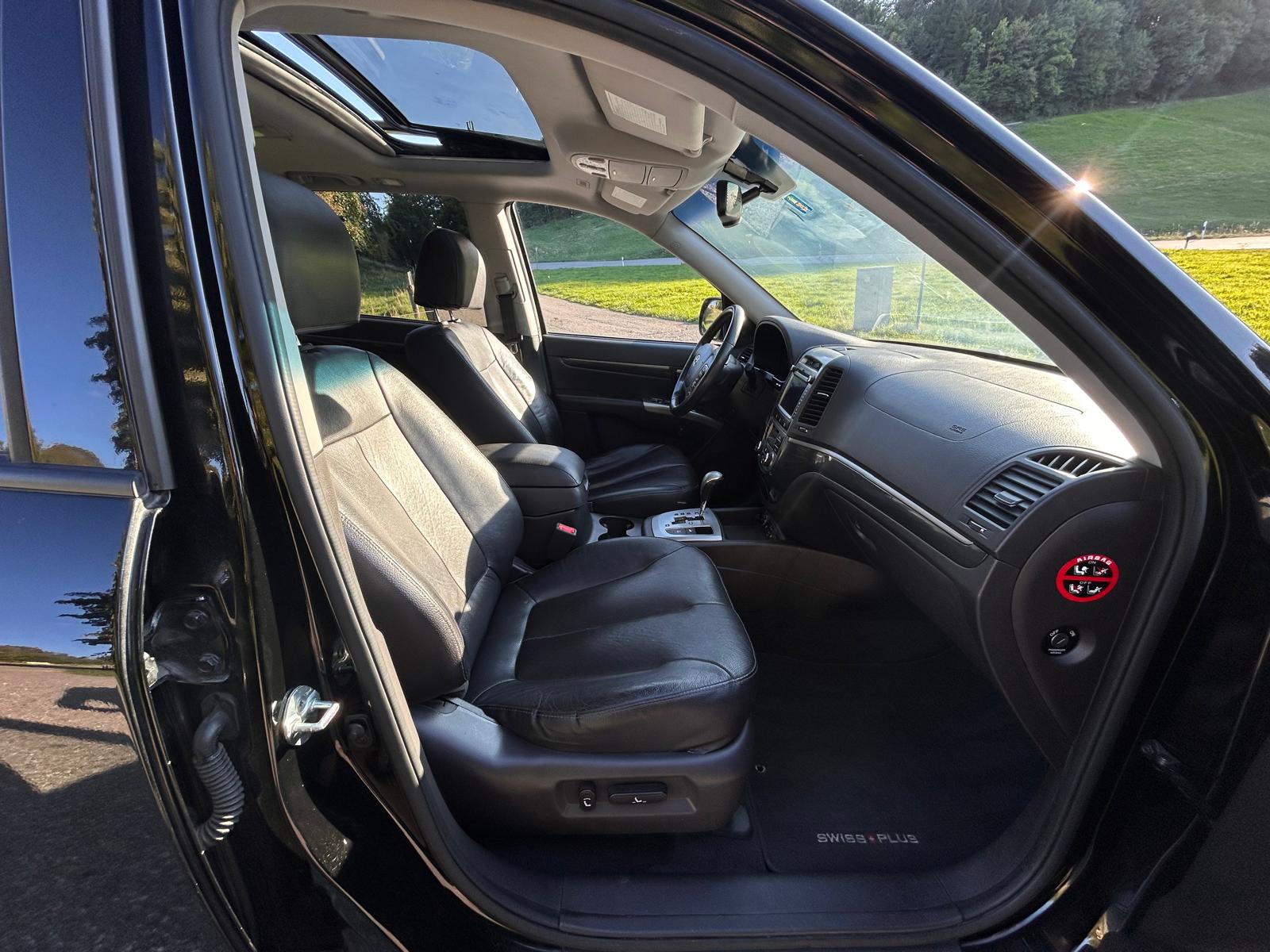 HYUNDAI Santa Fe 2.2 CRDI Style 4WD Automatic-image-12