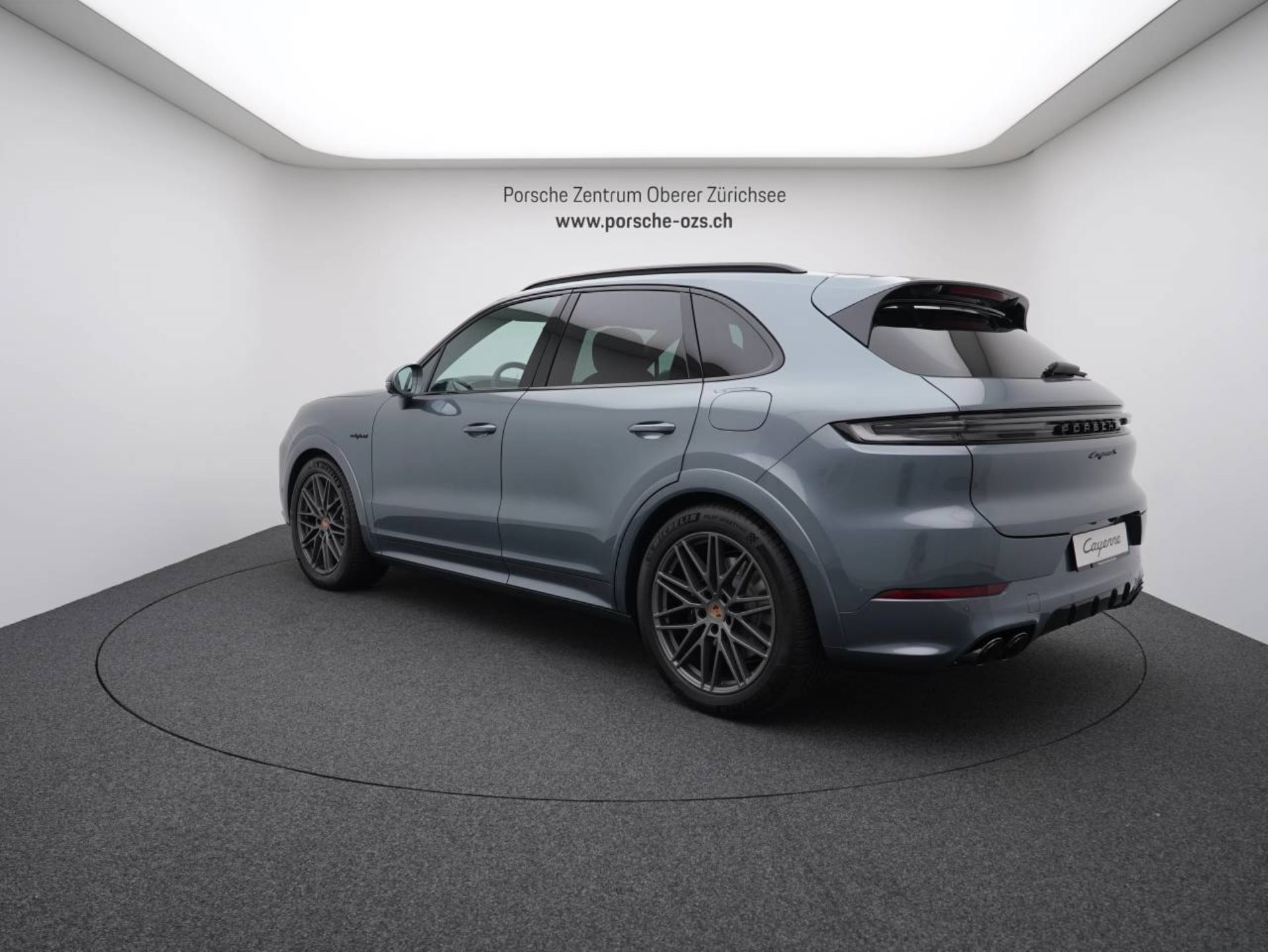PORSCHE Cayenne S E-Hybrid Black Edition-showroom-element-2