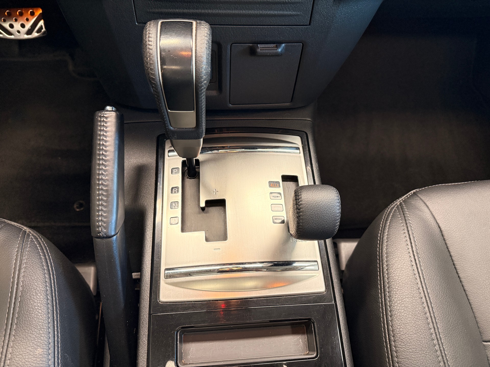 MITSUBISHI Pajero 3.2 DID Intense Automatic-image-8