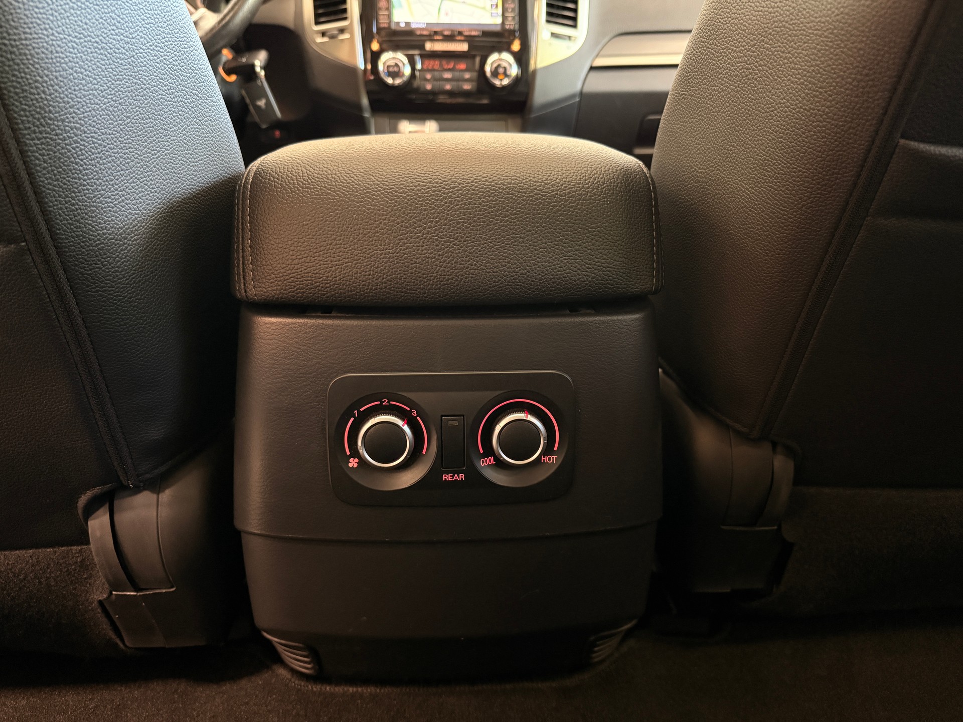 MITSUBISHI Pajero 3.2 DID Intense Automatic-image-9