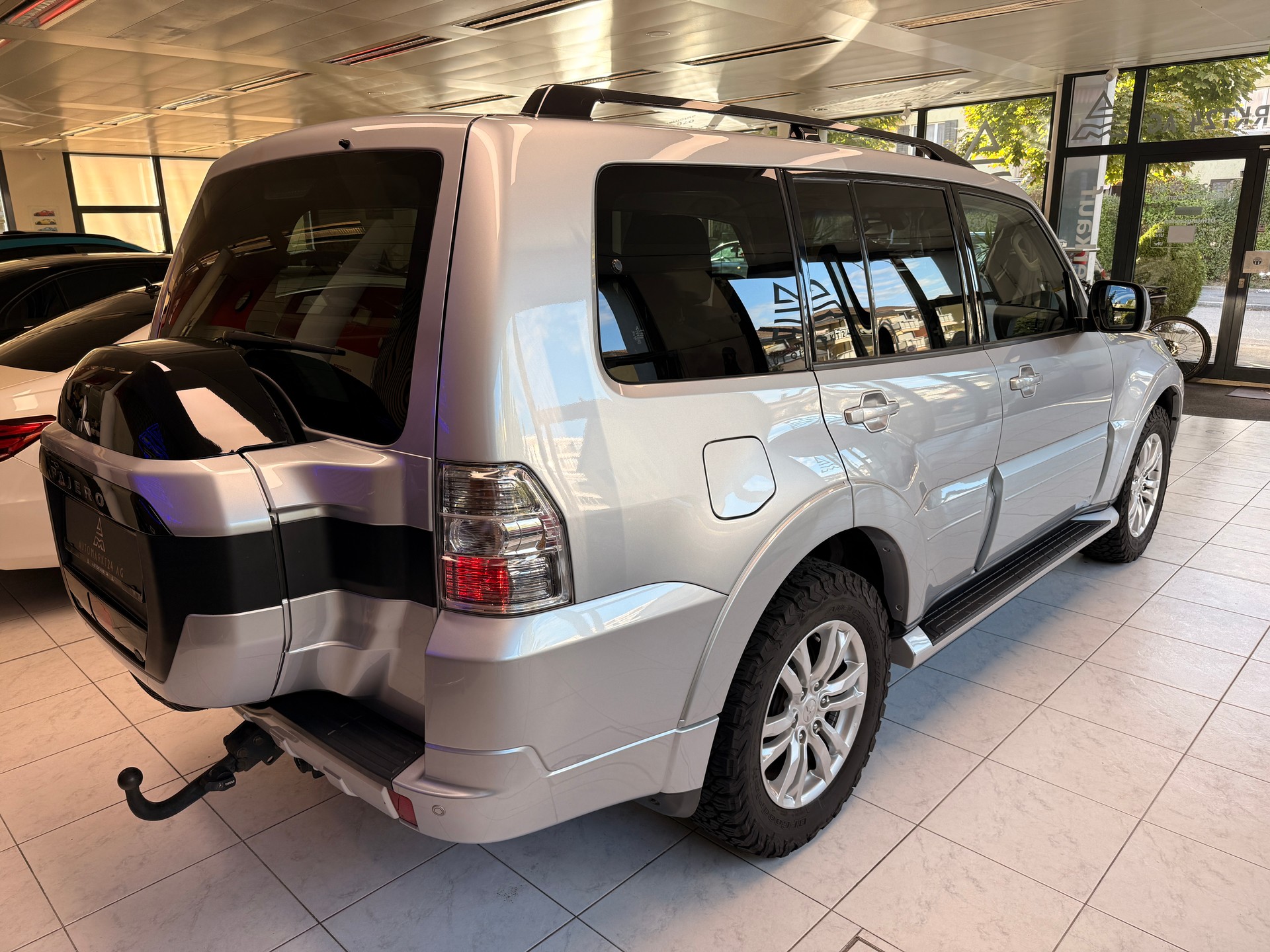 MITSUBISHI Pajero 3.2 DID Intense Automatic-image-15