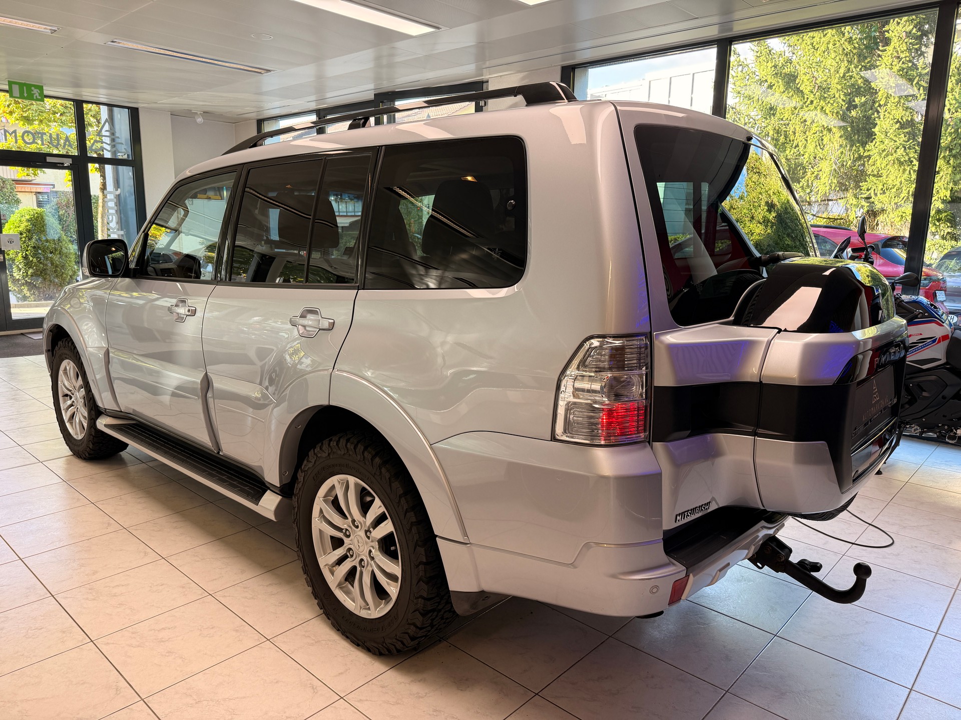 MITSUBISHI Pajero 3.2 DID Intense Automatic-image-13