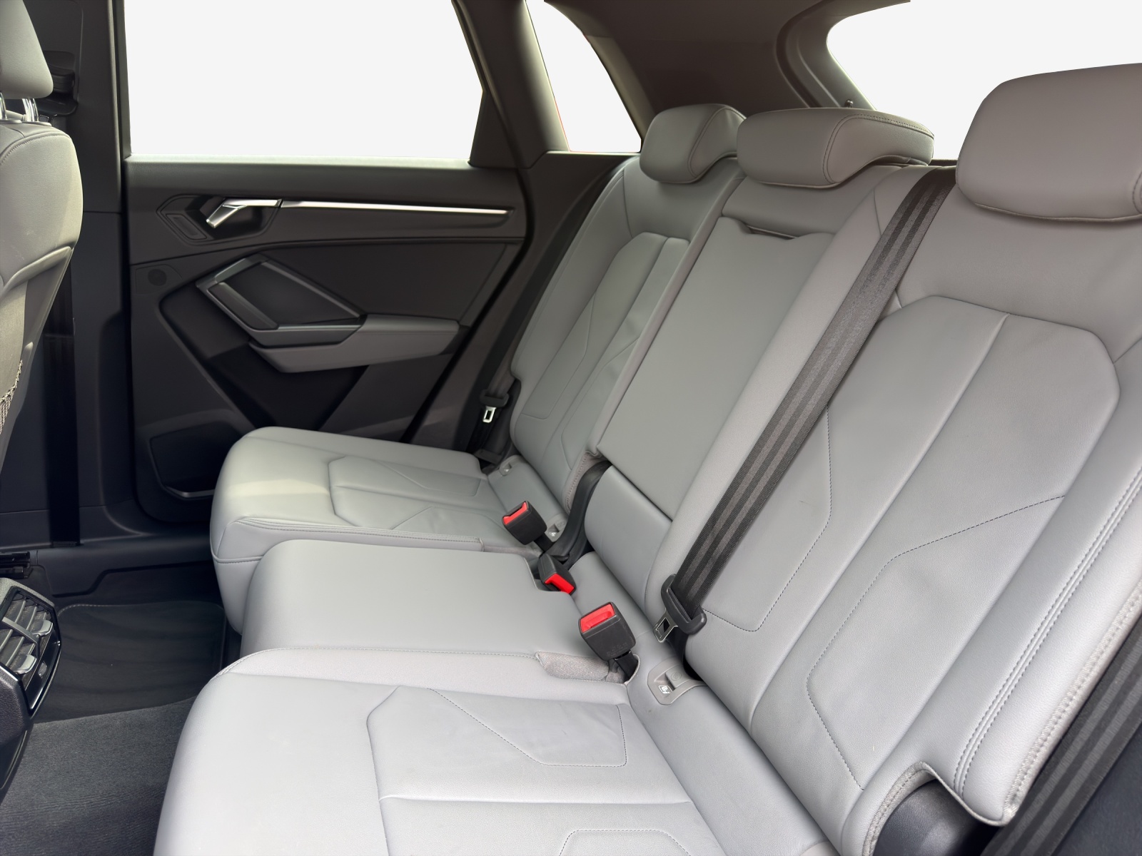 AUDI Q3 35 TFSI S line Attraction S-tronic-image-11