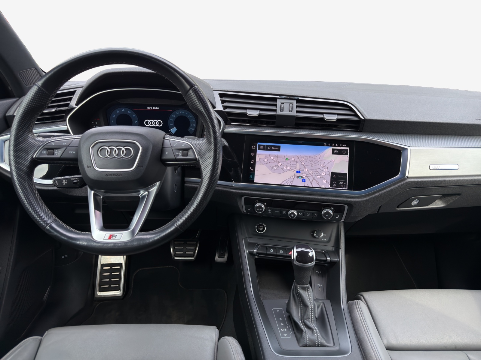 AUDI Q3 35 TFSI S line Attraction S-tronic-image-8
