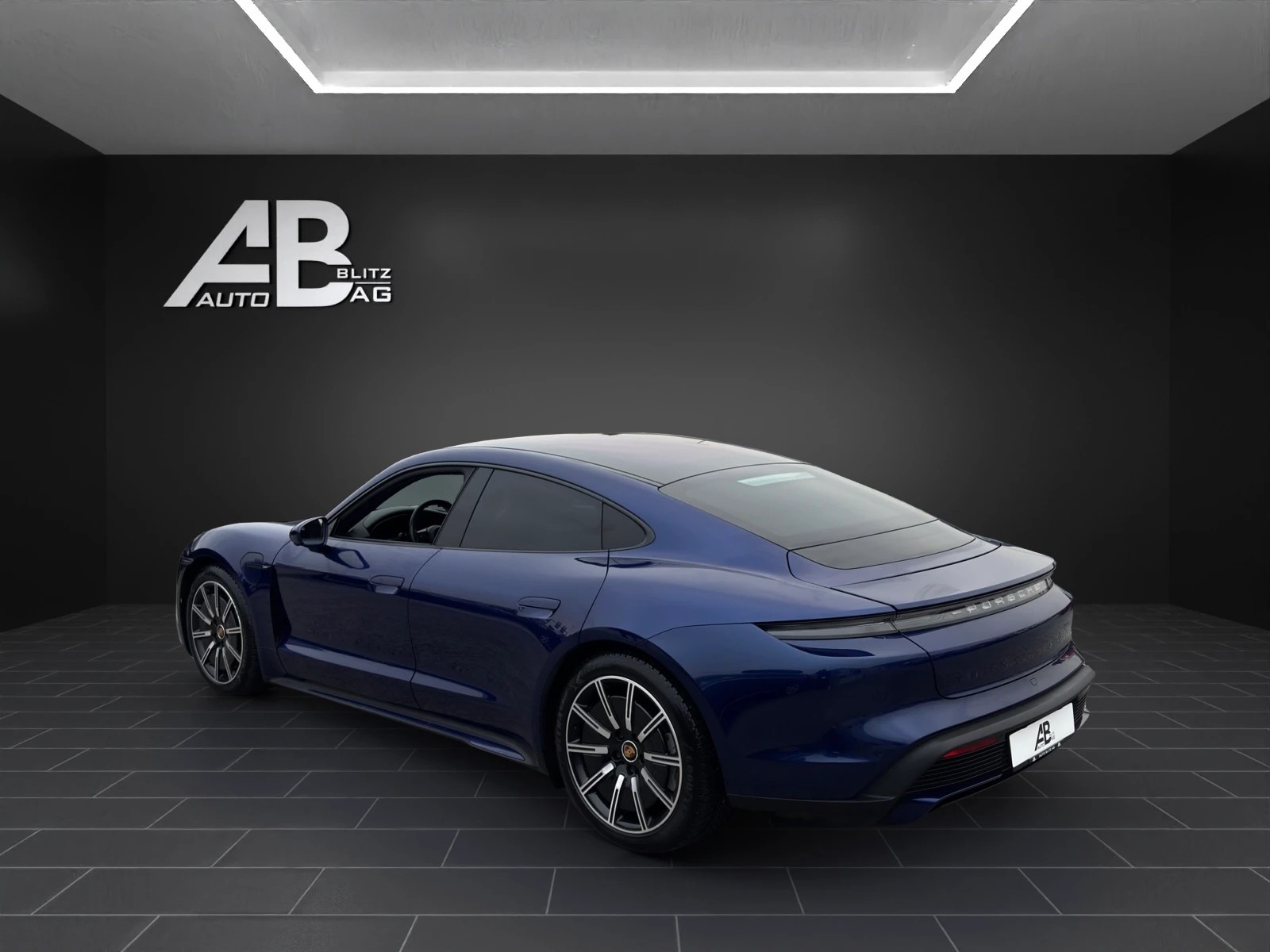 PORSCHE Taycan 4S Turbo mit 680 PS-showroom-element-2