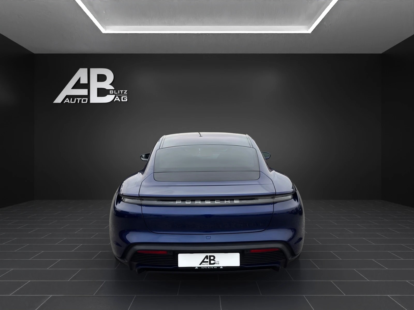 PORSCHE Taycan 4S Turbo mit 680 PS-showroom-element-3