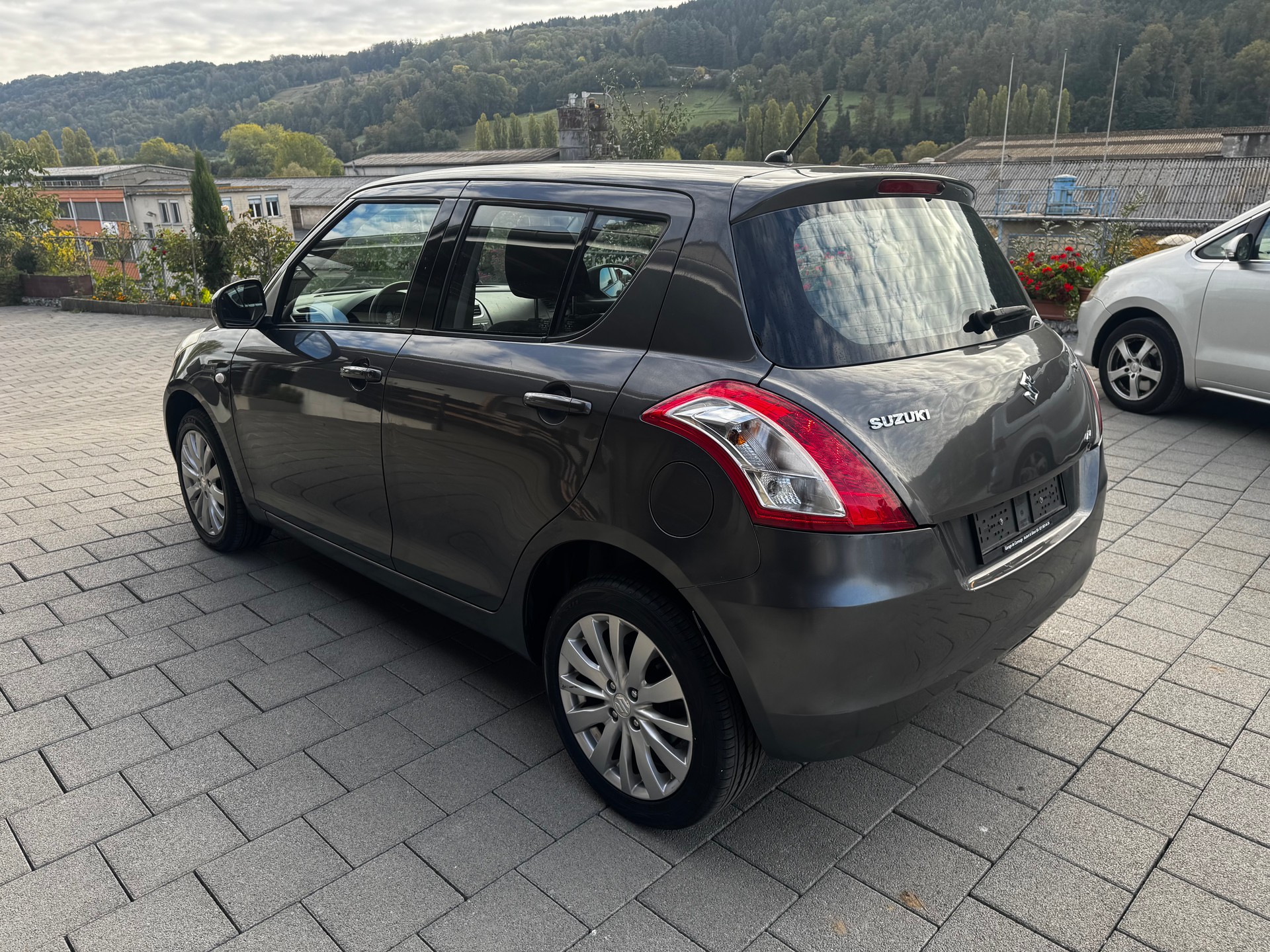 SUZUKI Swift 1.2i 16V GL Top 4x4-image-3
