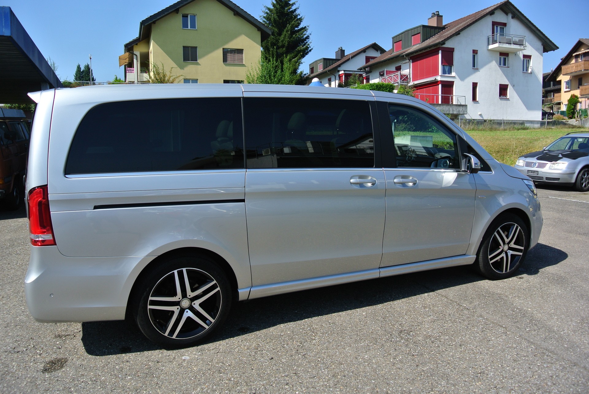 MERCEDES-BENZ V 250 d Avantgarde lang 4Matic 7G-Tronic, AMG Line-image-8