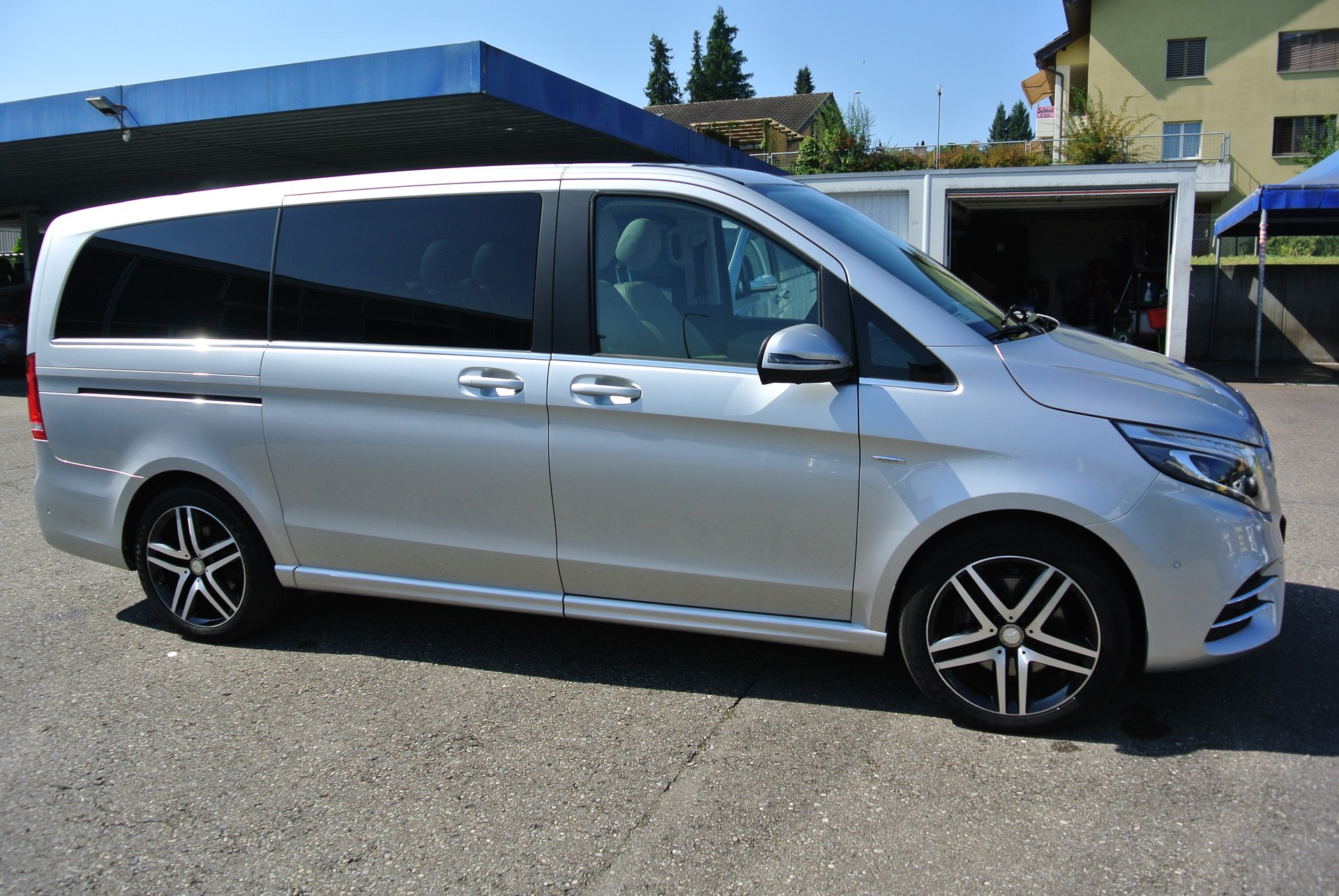 MERCEDES-BENZ V 250 d Avantgarde lang 4Matic 7G-Tronic, AMG Line-image-9