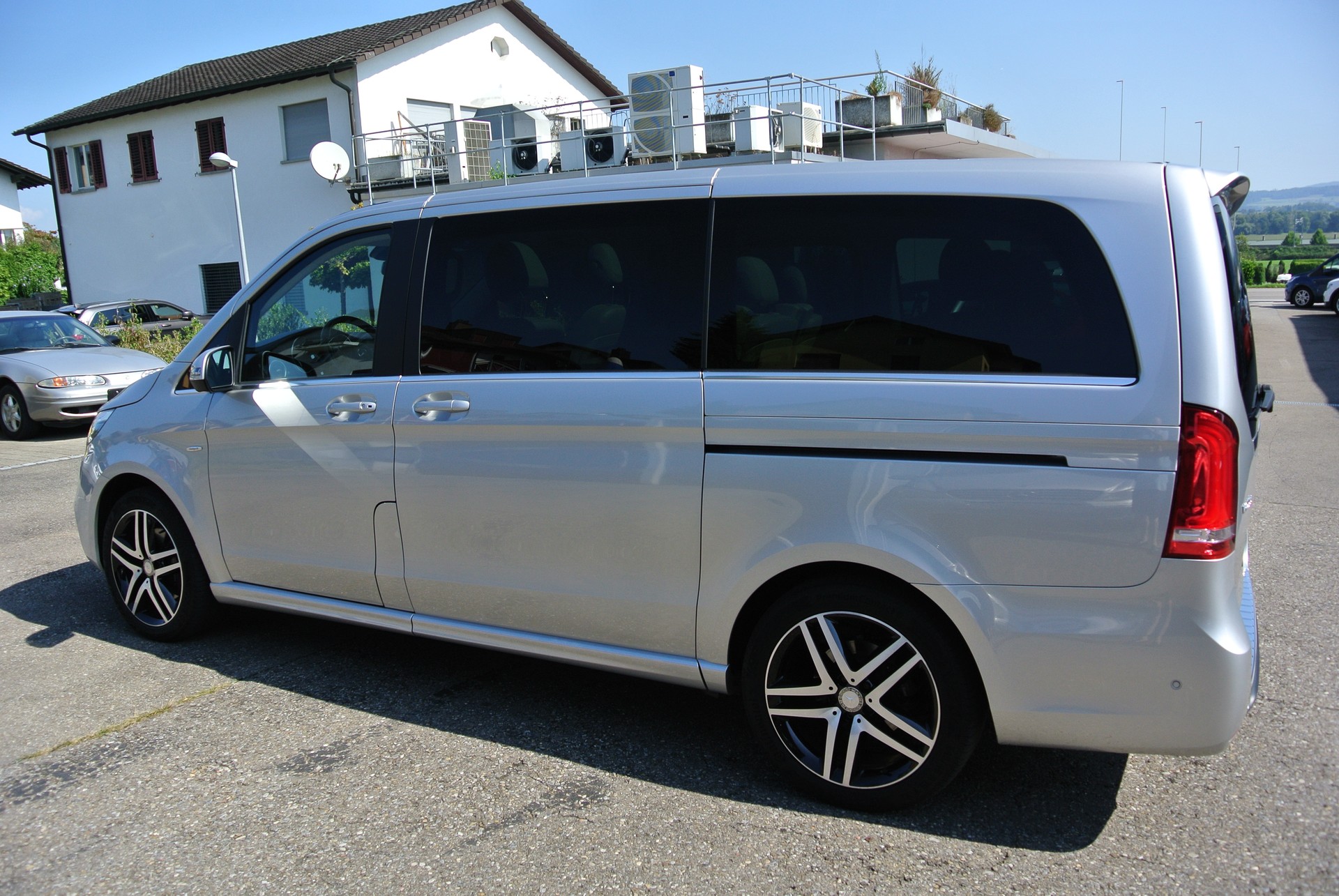 MERCEDES-BENZ V 250 d Avantgarde lang 4Matic 7G-Tronic, AMG Line-image-4