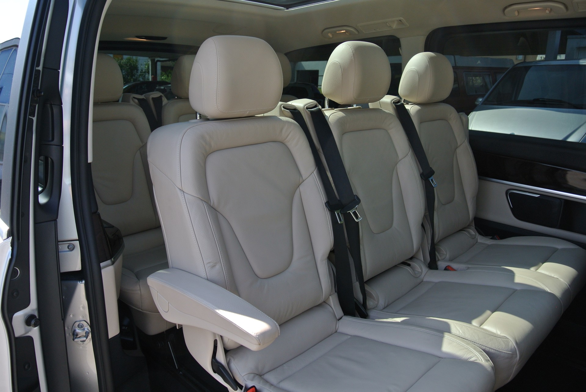 MERCEDES-BENZ V 250 d Avantgarde lang 4Matic 7G-Tronic, AMG Line-image-17