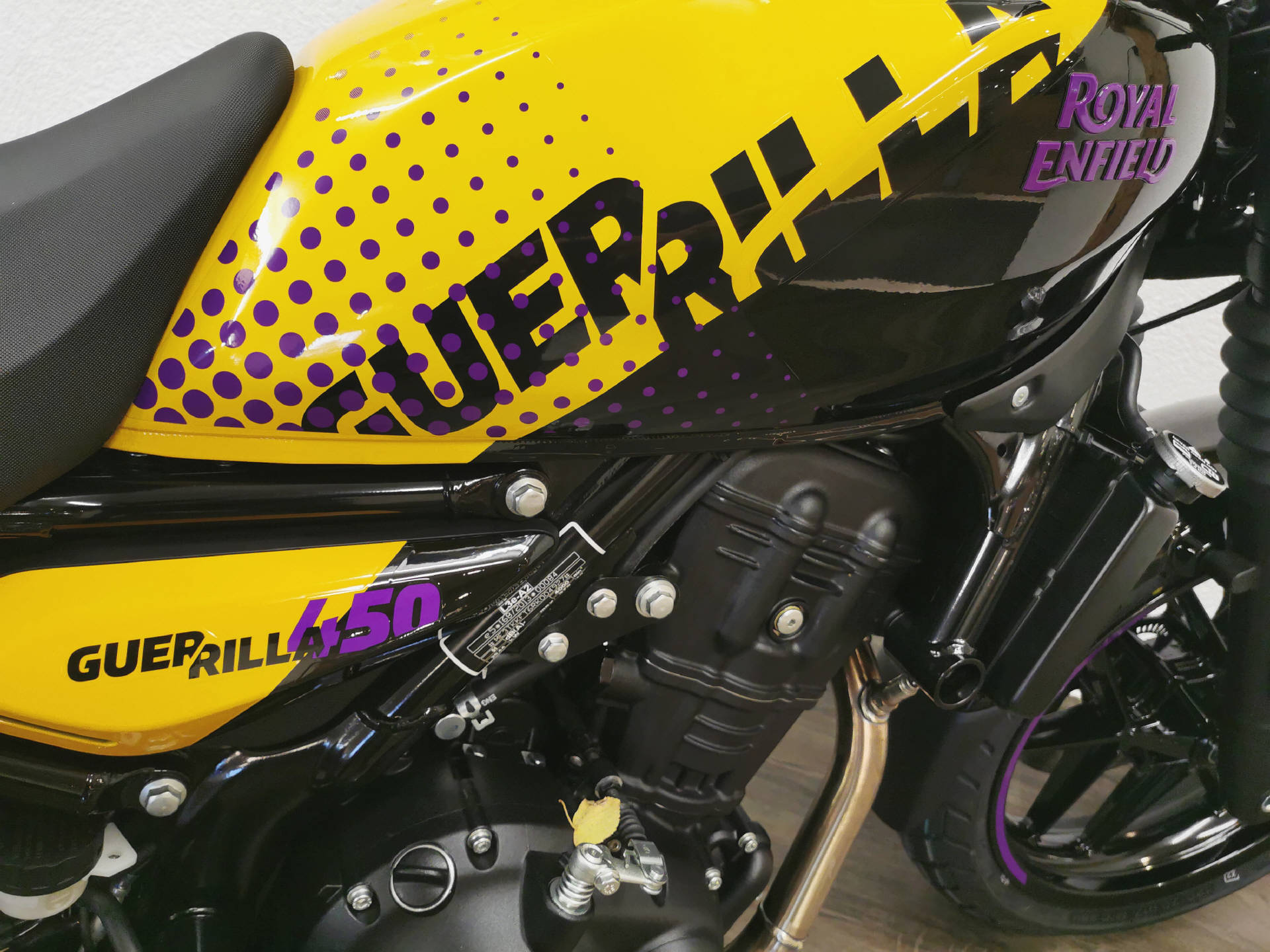 ROYAL ENFIELD Guerrilla-image-3