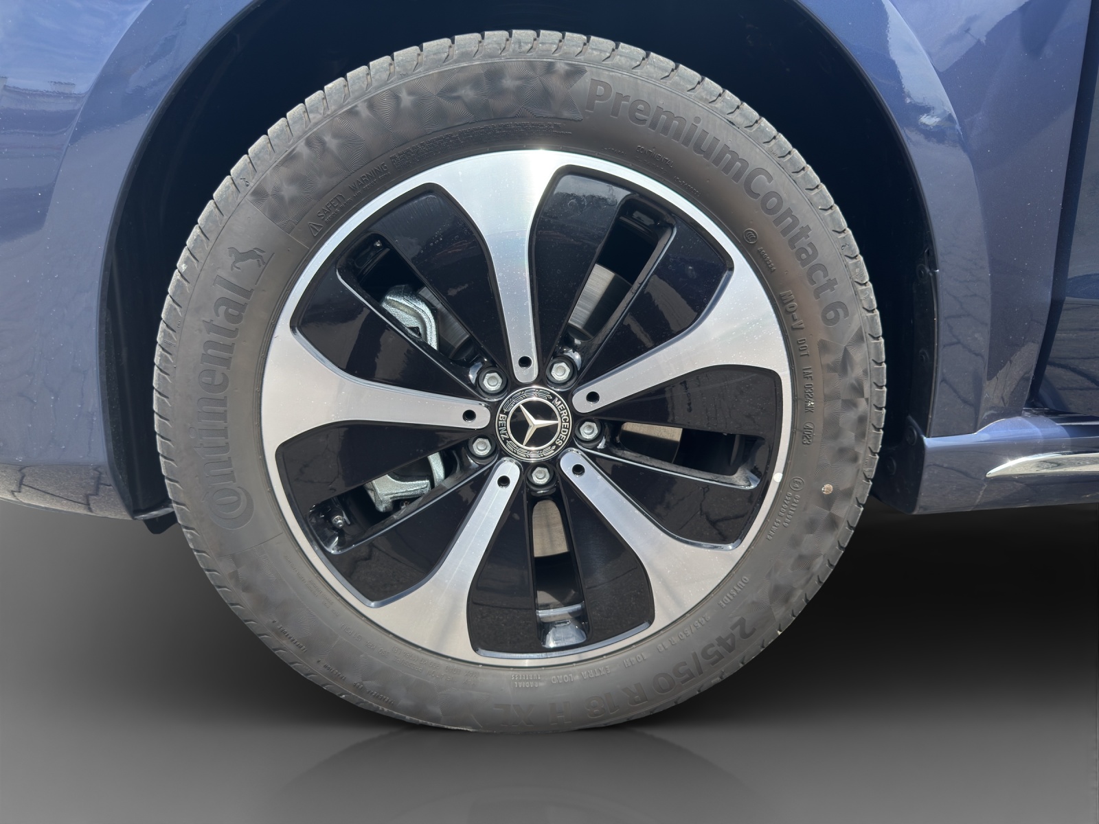 MERCEDES-BENZ EQV 300 lang-image-14