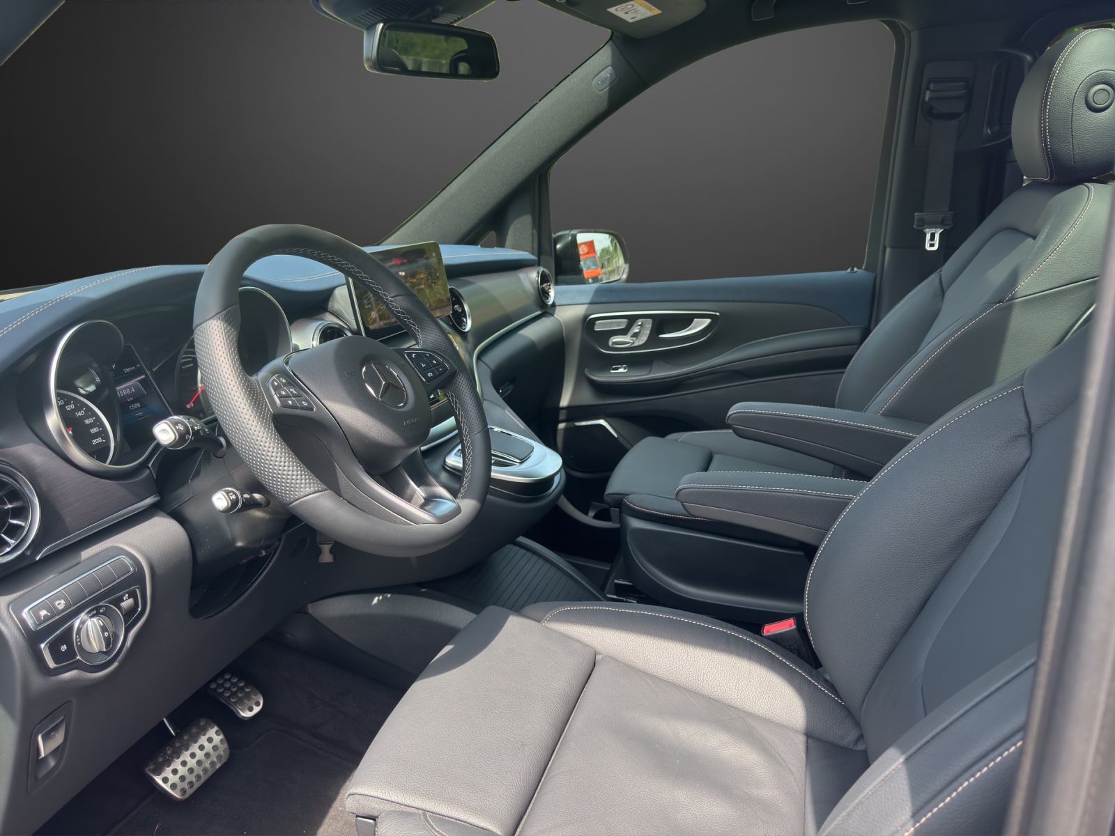 MERCEDES-BENZ EQV 300 lang-image-8