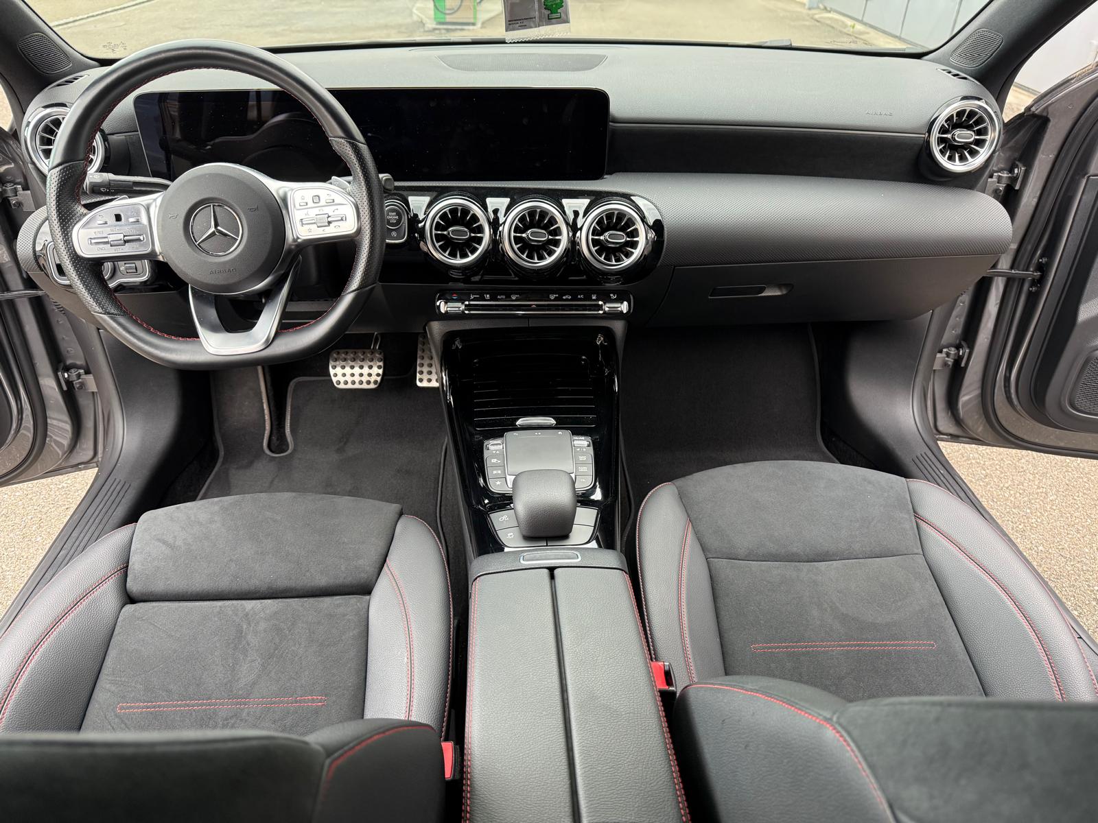 MERCEDES-BENZ A 35 AMG 4Matic Speedshift-image-10