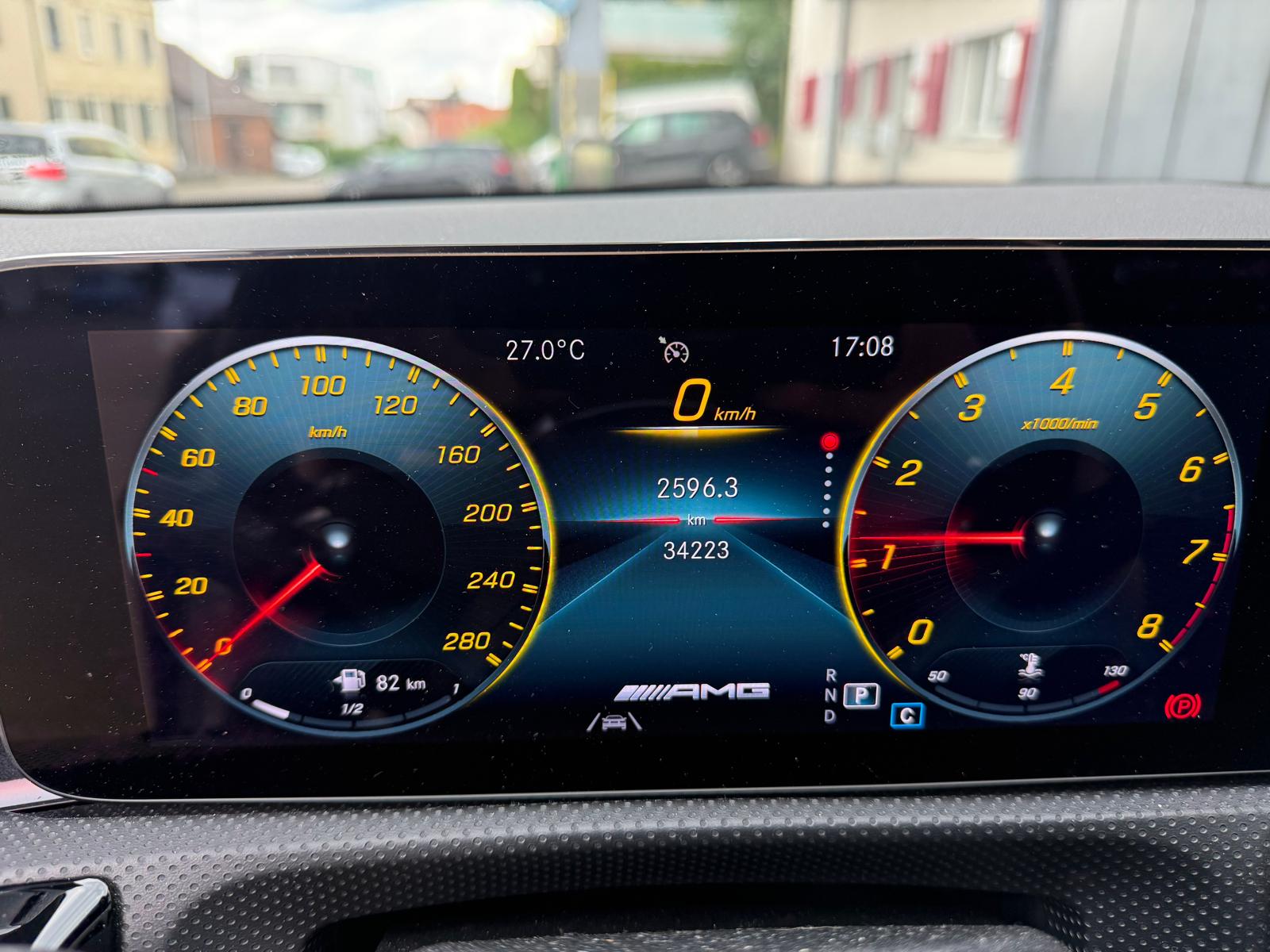 MERCEDES-BENZ A 35 AMG 4Matic Speedshift-image-12