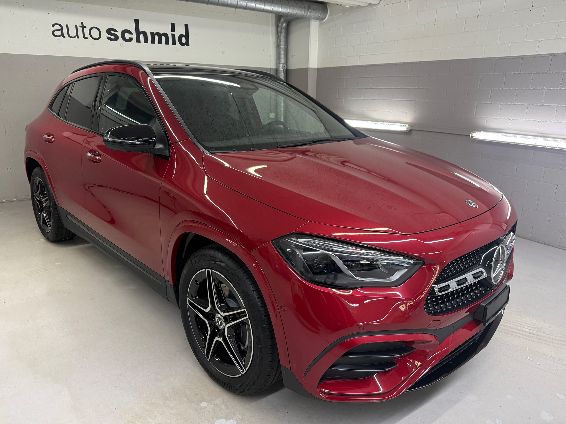 MERCEDES-BENZ GLA 200 Night Star-showroom-element-1