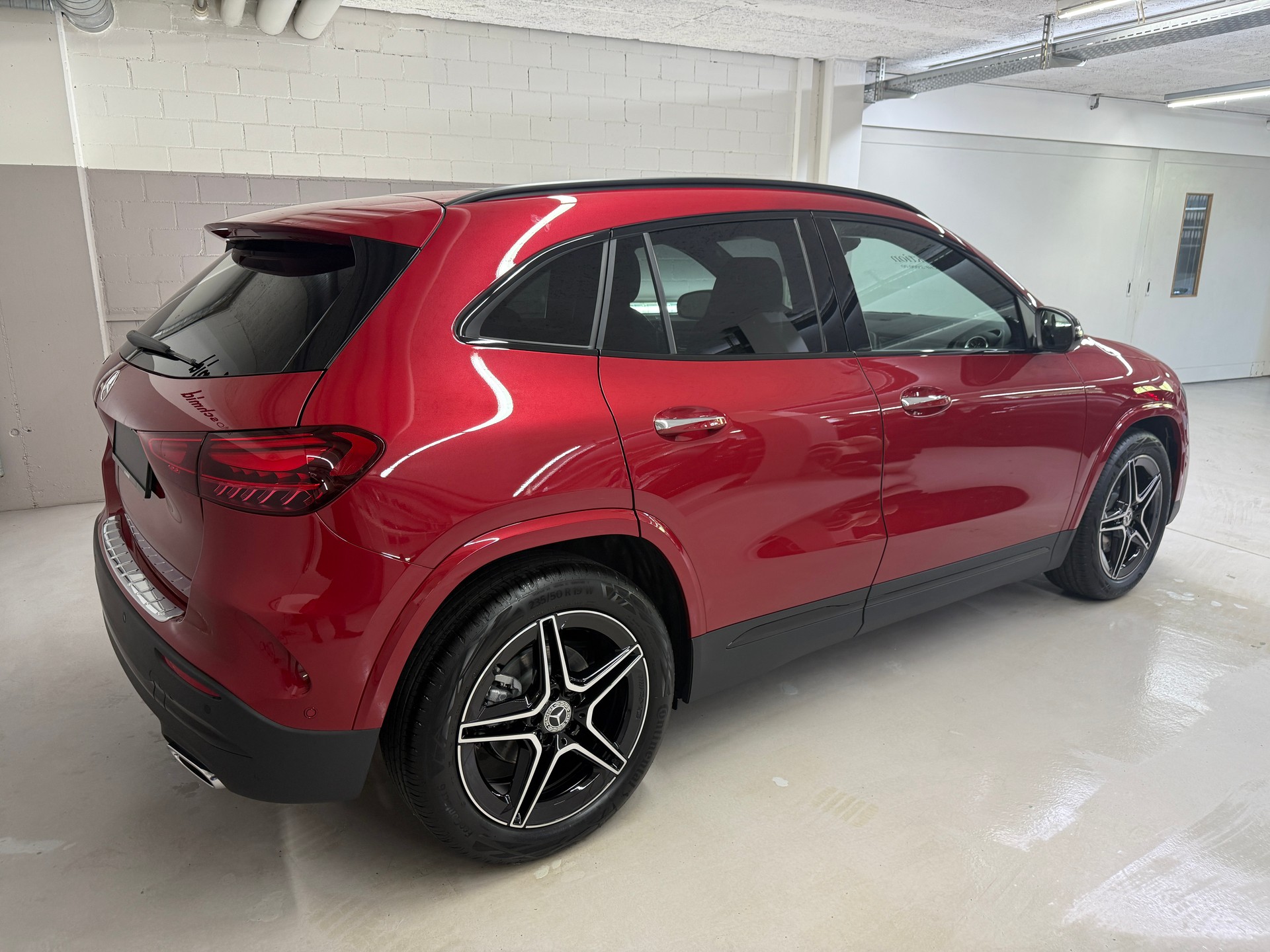 MERCEDES-BENZ GLA 200 Night Star-showroom-element-3