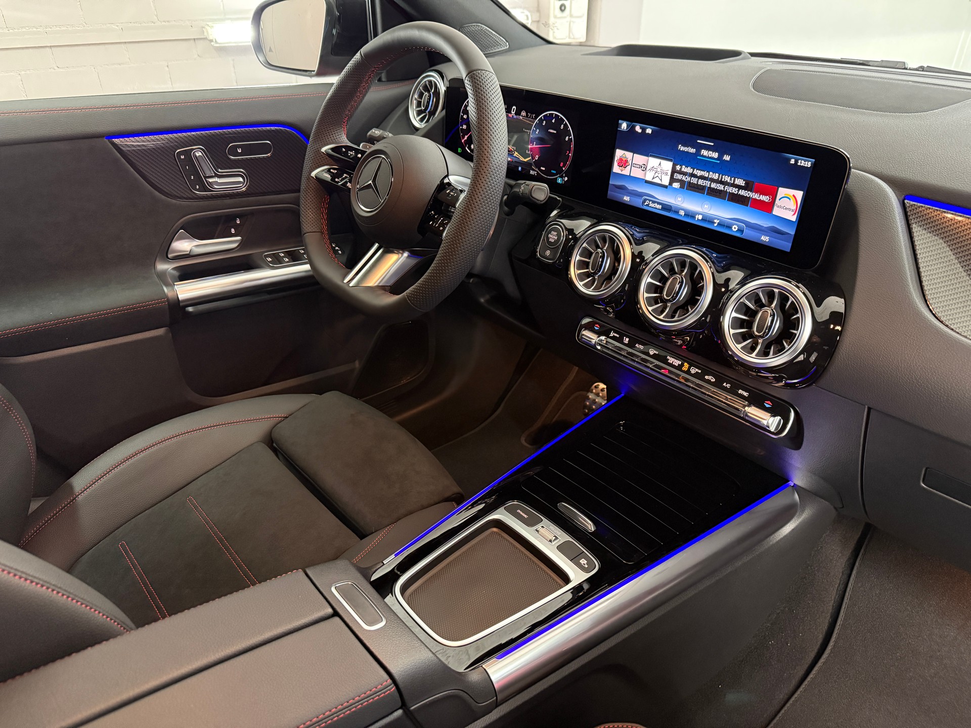 MERCEDES-BENZ GLA 200 Night Star-image-11