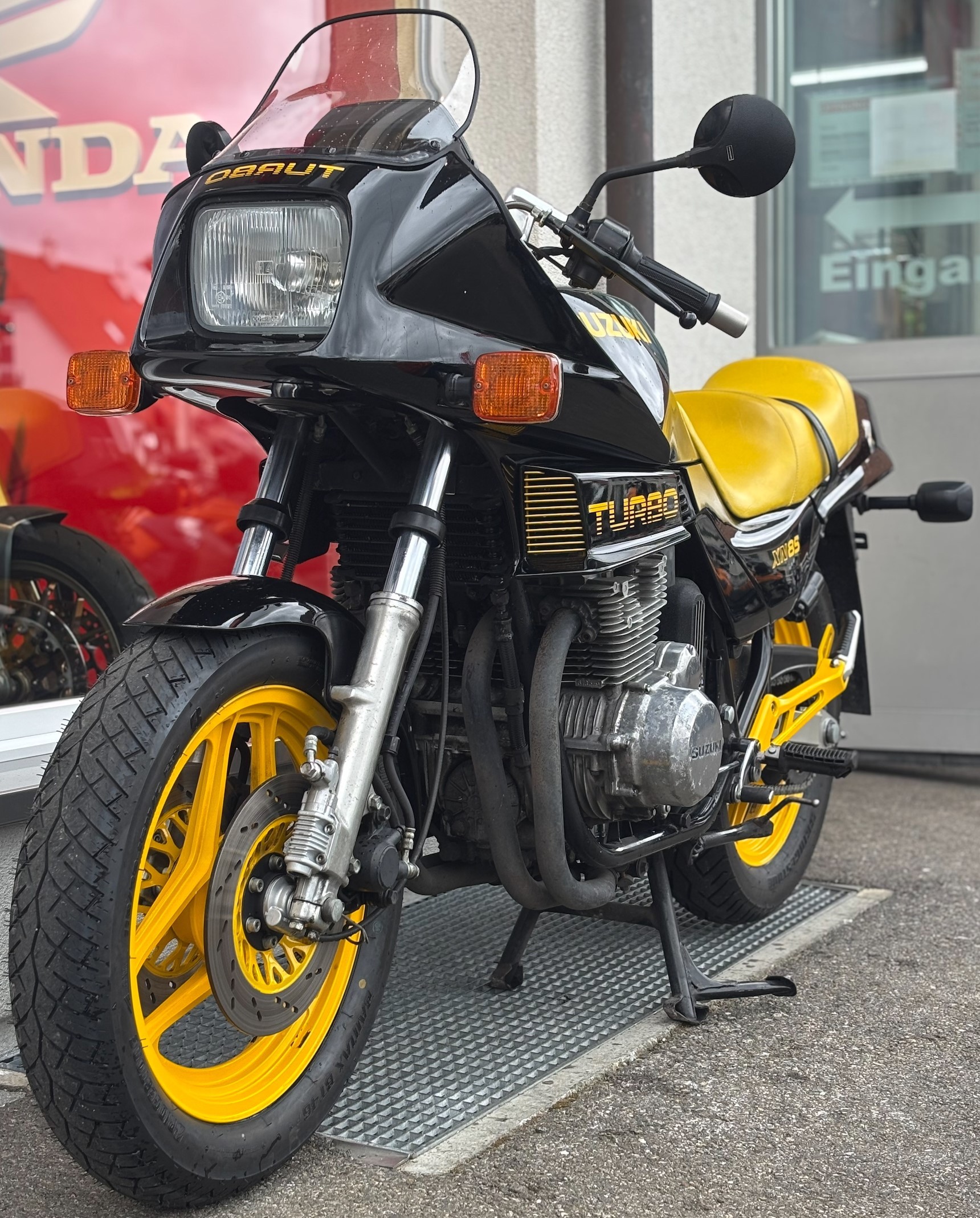 SUZUKI XN 85 Turbo-image-2