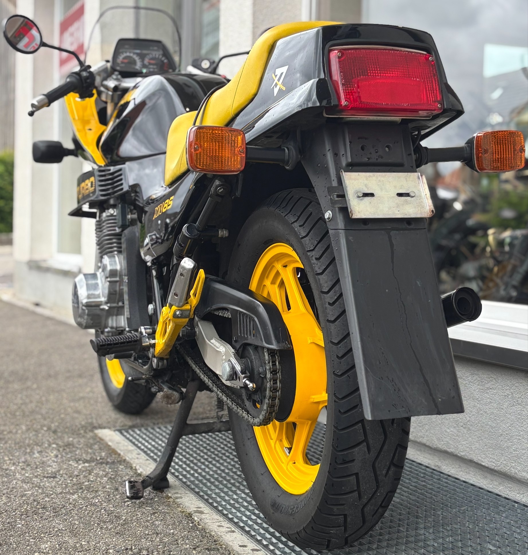 SUZUKI XN 85 Turbo-image-3