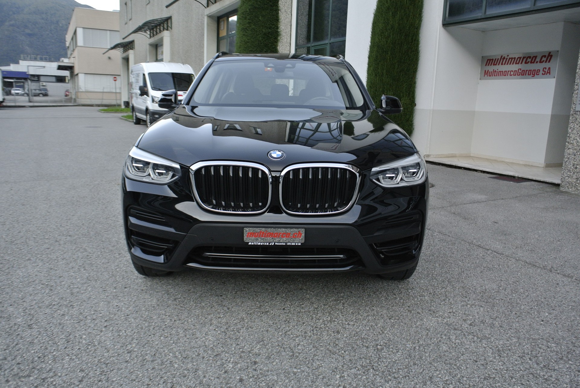 BMW X3 xDrive 20d Steptronic-showroom-element-1