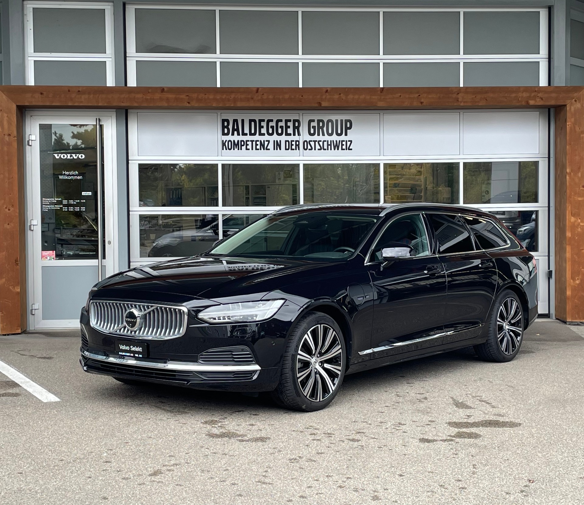 VOLVO V90 2.0 T6 TE Ultra Bright eAW-showroom-element-1