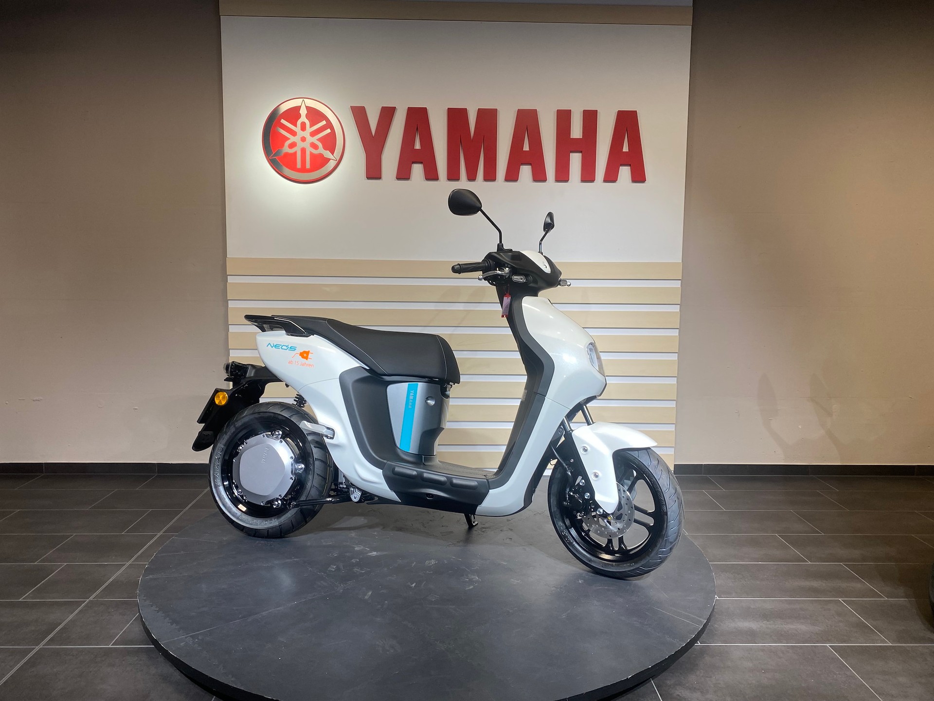 YAMAHA NEO's Dual-image-1