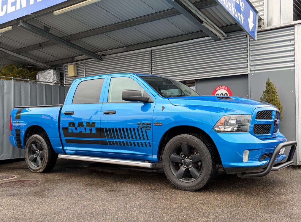 DODGE RAM 1500 Classic 5.7 HEMI 4x4-showroom-element-1