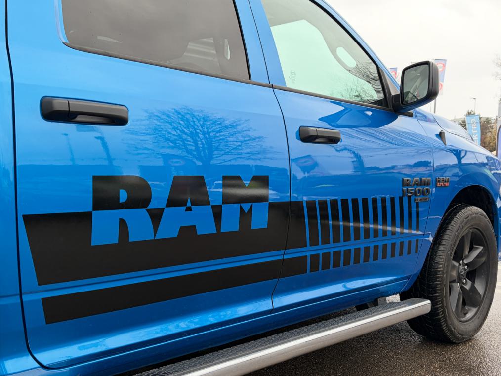 DODGE RAM 1500 Classic 5.7 HEMI 4x4-showroom-element-3