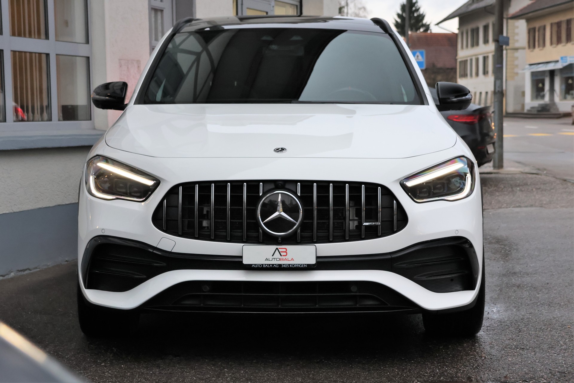 MERCEDES-BENZ GLA 35 AMG 4Matic 8G-Speedshift DCT (CH)-showroom-element-1