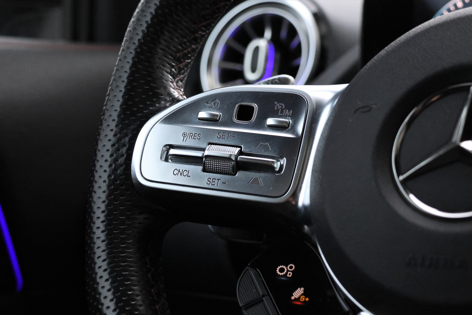 MERCEDES-BENZ GLA 35 AMG 4Matic 8G-Speedshift DCT (CH)-image-15