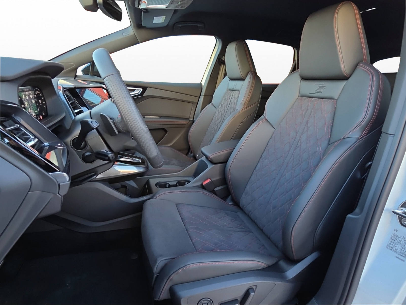 AUDI Q4 e-tron 45 quattro-image-7
