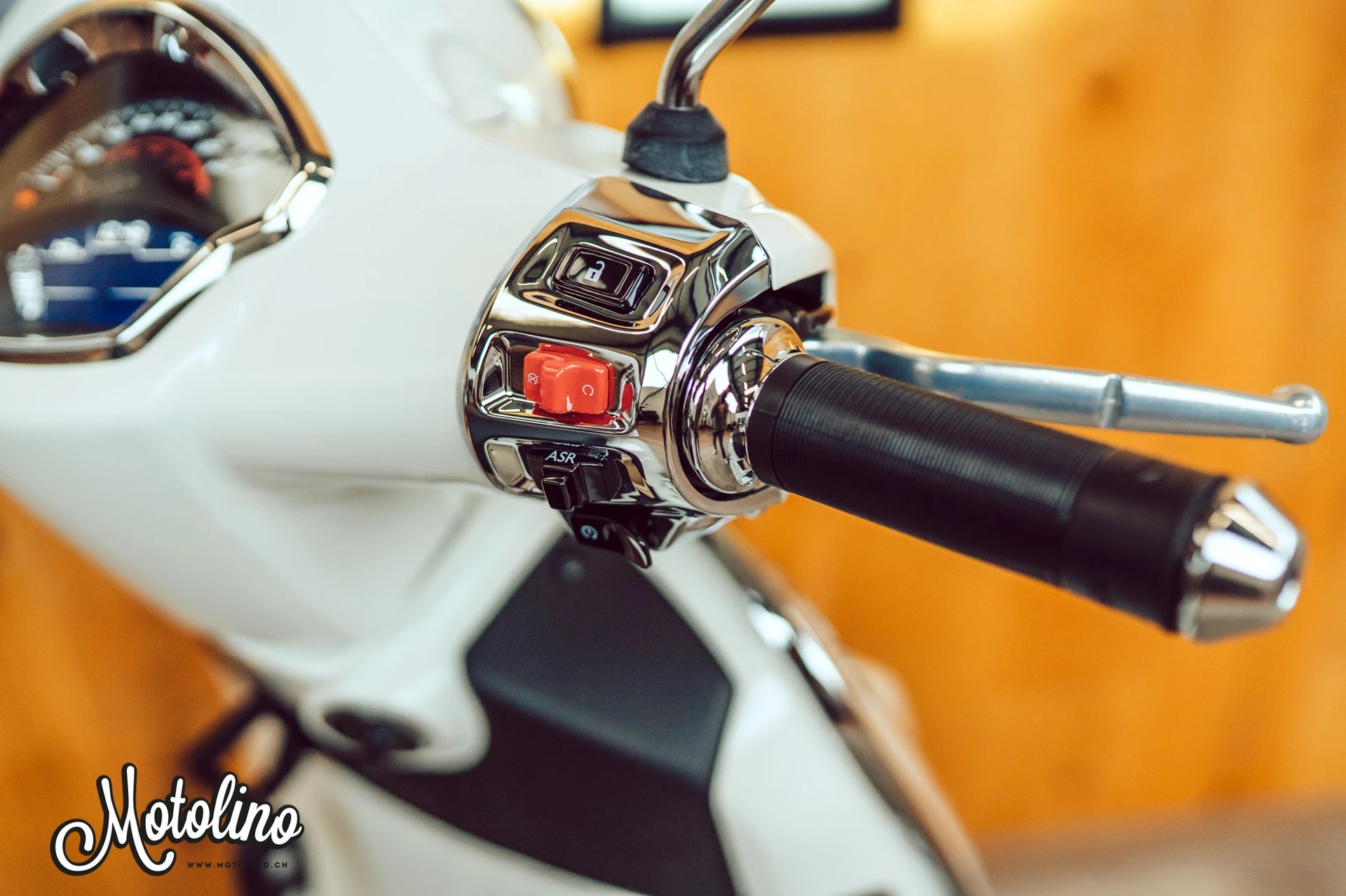 PIAGGIO Vespa GTS 125 Super RST Euro 5+-image-2