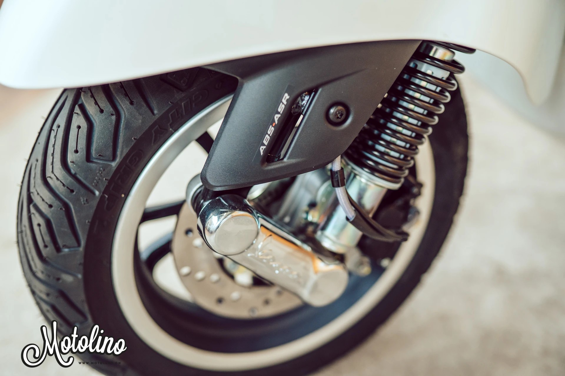 PIAGGIO Vespa GTS 125 Super RST Euro 5+-image-14
