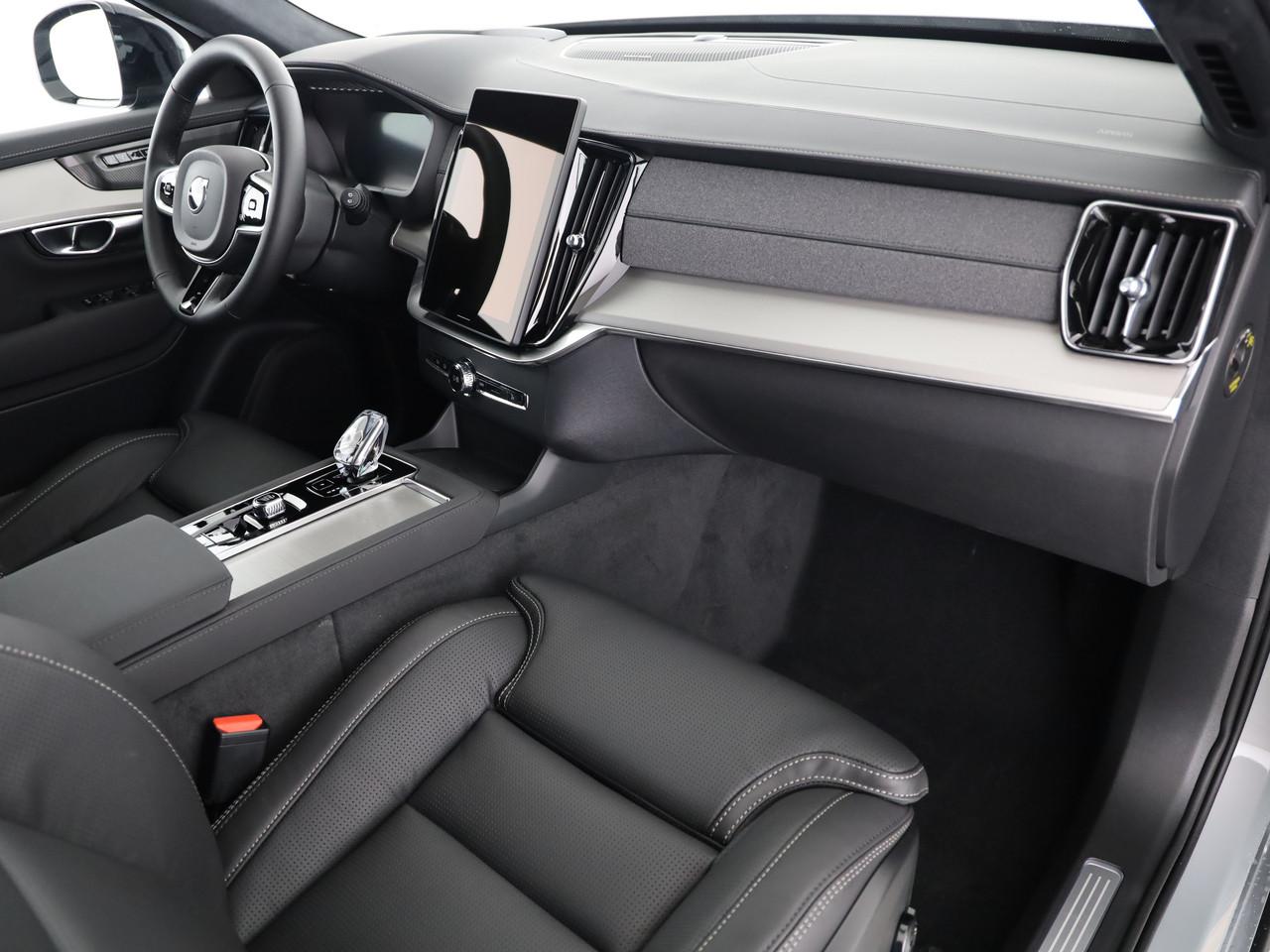 VOLVO XC90 2.0 T8 TE Black Edition eAWD-image-11