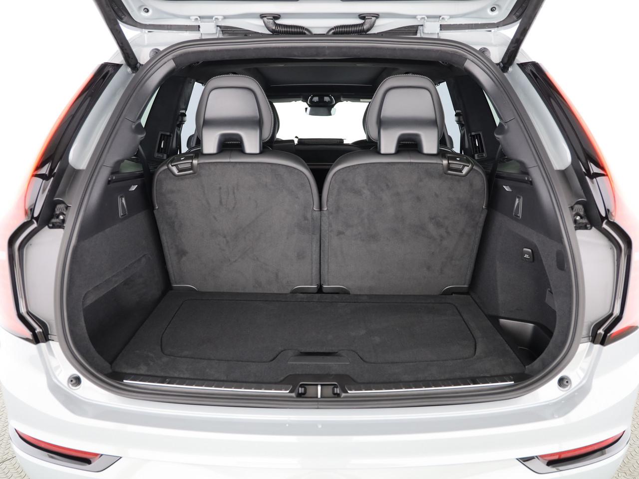 VOLVO XC90 2.0 T8 TE Black Edition eAWD-showroom-element-3